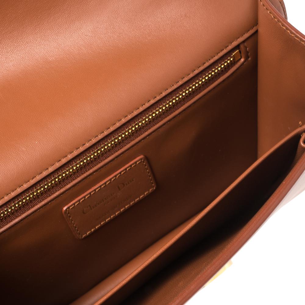 Dior Brown Leather Montaigne 30 Flap Shoulder Bag In Good Condition In Dubai, Al Qouz 2