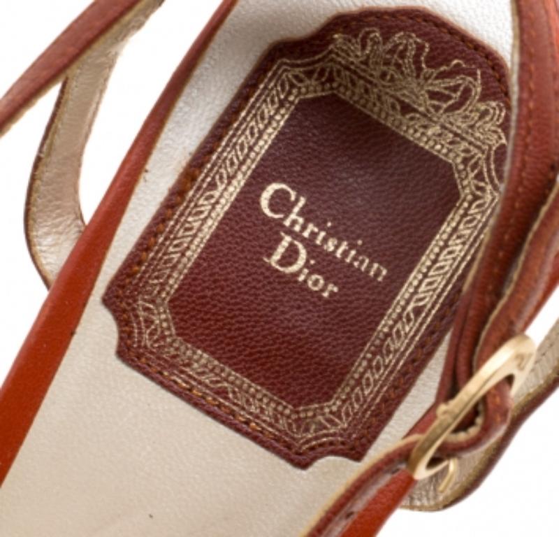 Dior Brown Leather Studded Ankle Strap Sandals Size 39 (Sandales à lanières de cheville cloutées en cuir brun) Pour femmes en vente