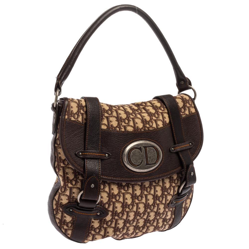 Dior Brown Oblique Canvas und Leder CD Logo Flap Hobo im Zustand „Gut“ in Dubai, Al Qouz 2