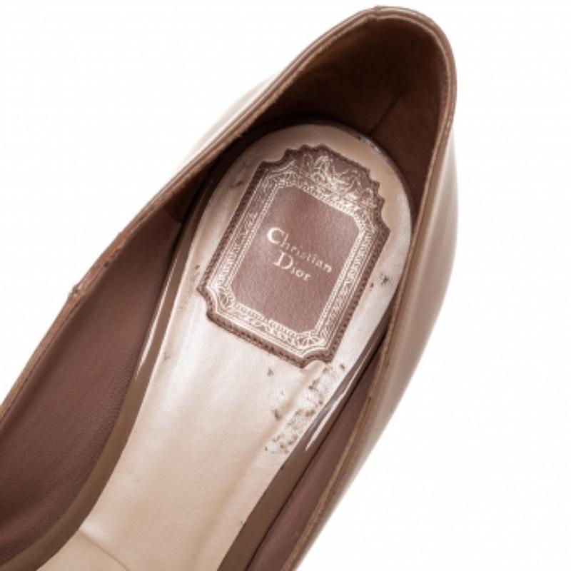 Dior Braunes Lackleder Miss Dior Peep Toe Plateau Pumps Größe 41 Damen im Angebot