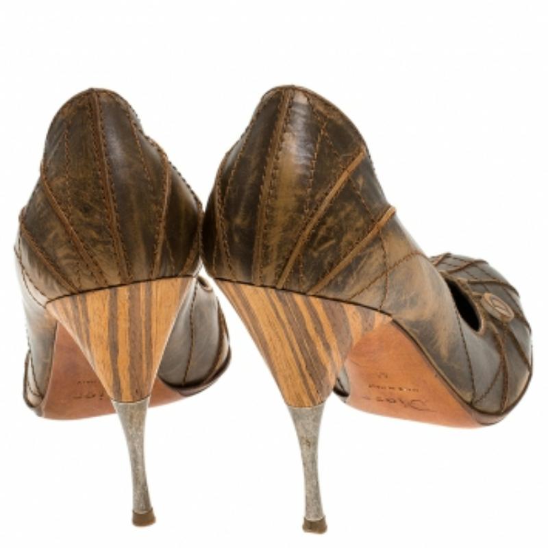 Bombas de cuero marrón texturizado Dior talla 41 en Bueno estado para la venta en Dubai, Al Qouz 2