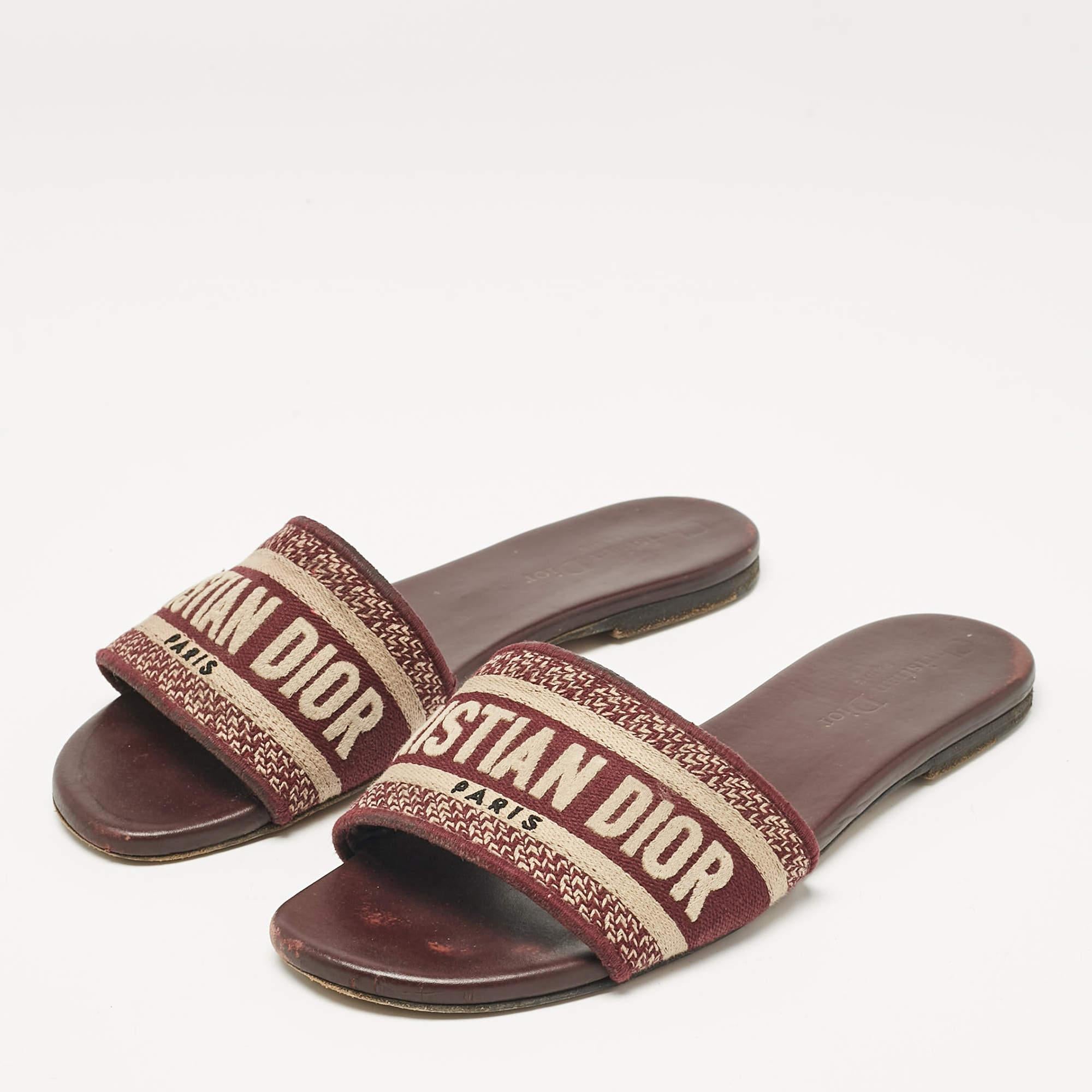 Enhance your casual looks with a touch of high style with these designer Dior slides. Rendered in quality material with a lovely hue adorning its expanse  this pair is a must have