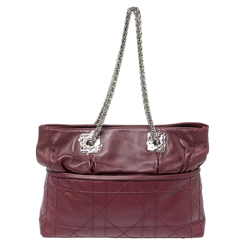 This Granville tote from Dior is a bag that every fashionista craves to possess. The tote has been crafted from leather, and it carries a lovely burgundy exterior accented with the signature Cannage pattern. It is equipped with a spacious interior