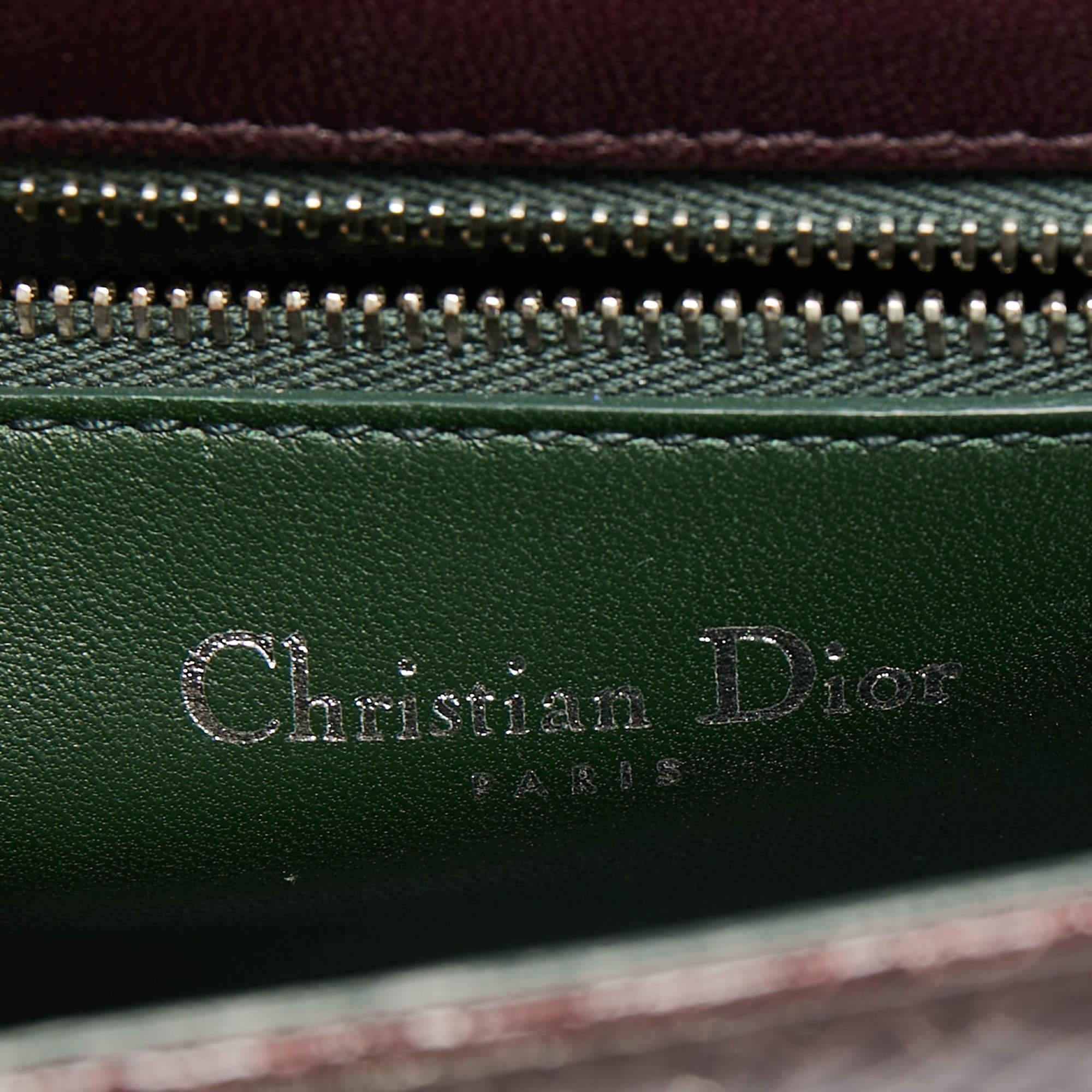 Dior Burgunderfarbenes Leder mit Keramik-Effekt Diorama Club Umhängetasche im Angebot 3