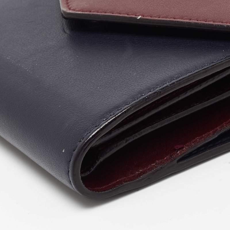 Dior - Portefeuille enveloppant en cuir bourgogne/bleu foncé Diorissimo en vente 3
