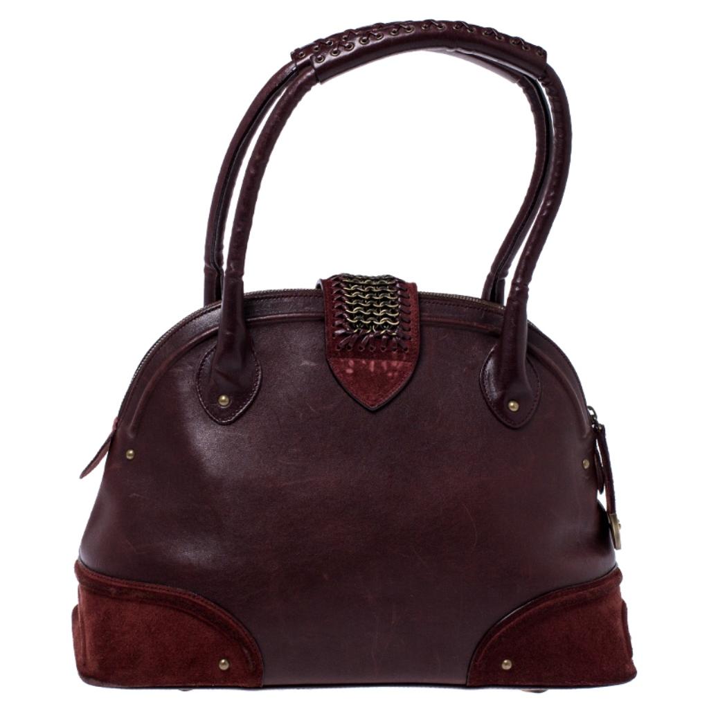 Ever wondered why Dior is one of the leading options for bags? This bag is probably why. Add the right flavour to your outlook with this dazzling and trendy burgundy-colored Jeanne Bugatti bag. Made from leather and nubuck trims, this bag is both