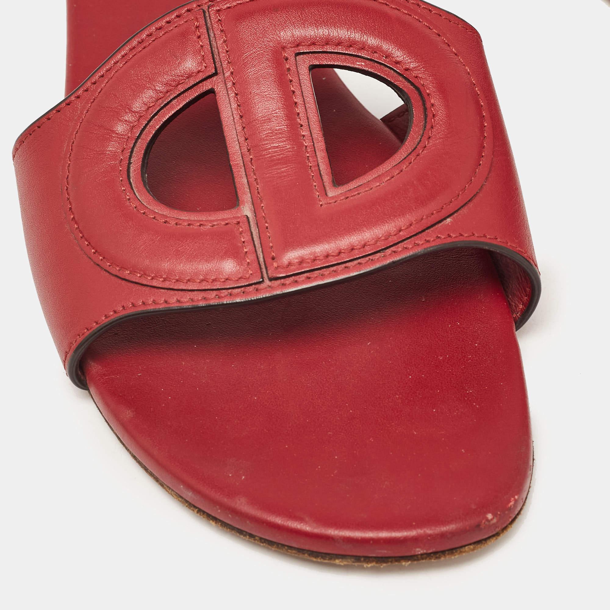Dior Burgundy Leather D-Club Flat Slides Size 37.5 In Good Condition In Dubai, Al Qouz 2
