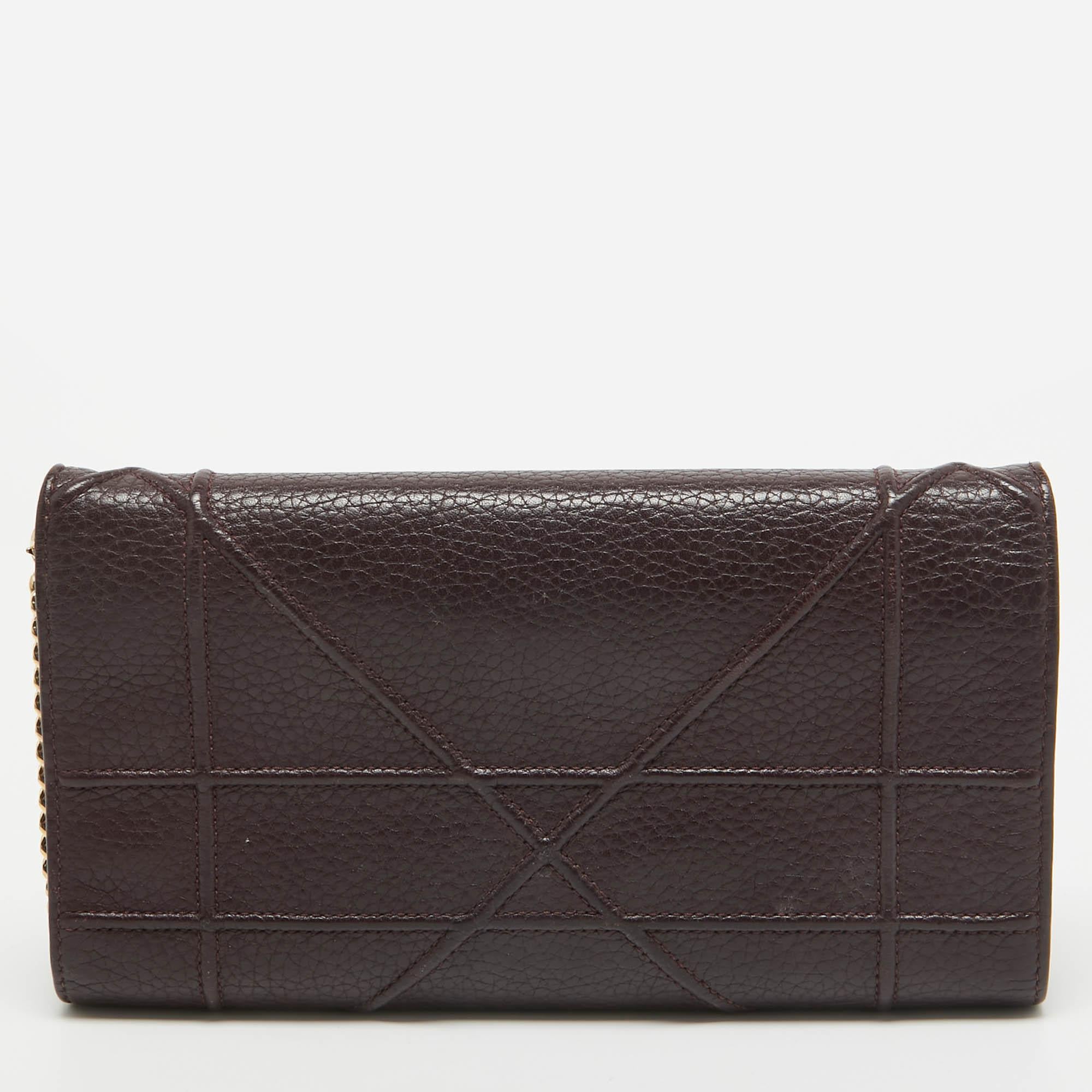 Dior Burgundy Leather Diorama Wallet on Chain In Fair Condition In Dubai, Al Qouz 2