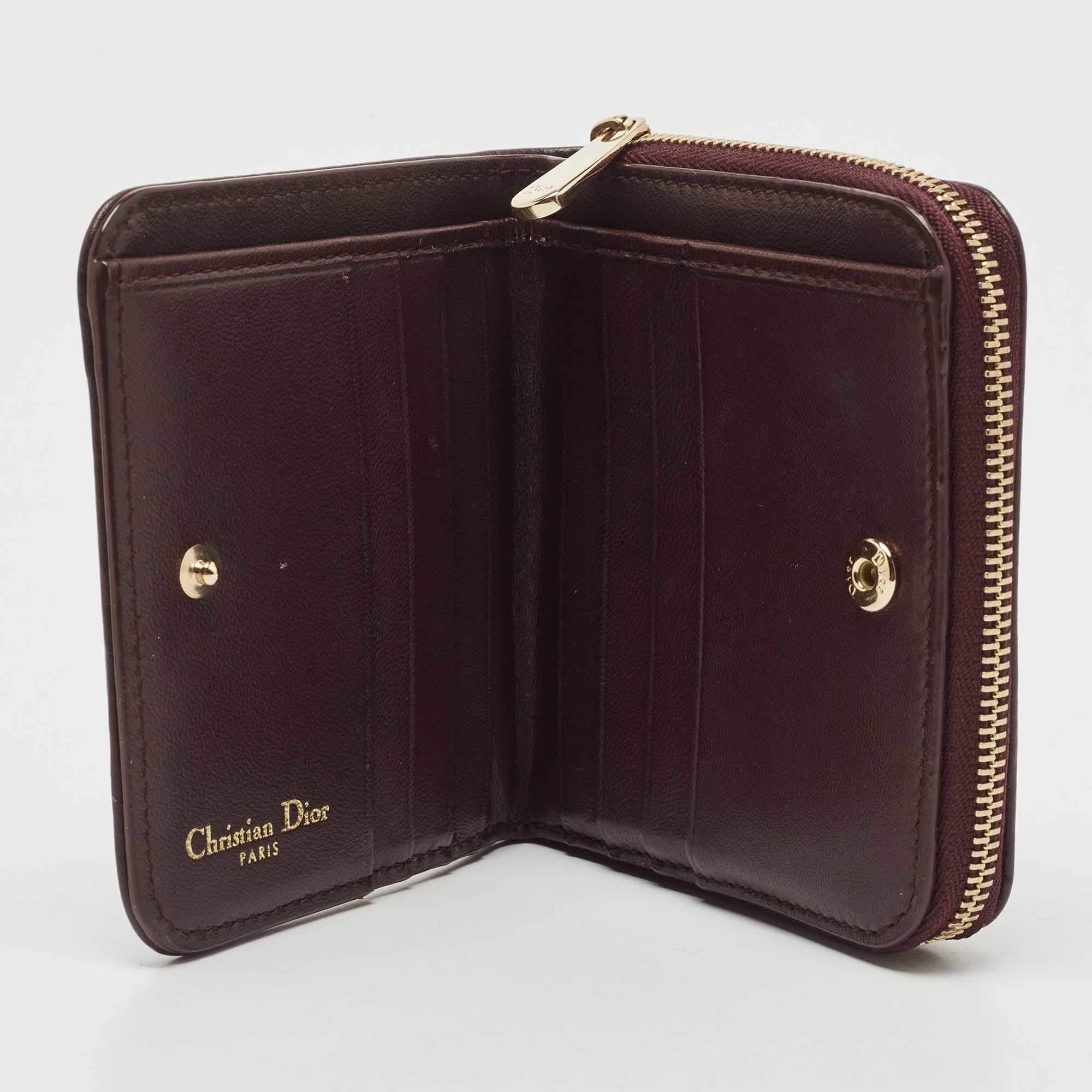 Dior Burgundy Leather Diorama Zip Compact Wallet en vente 7