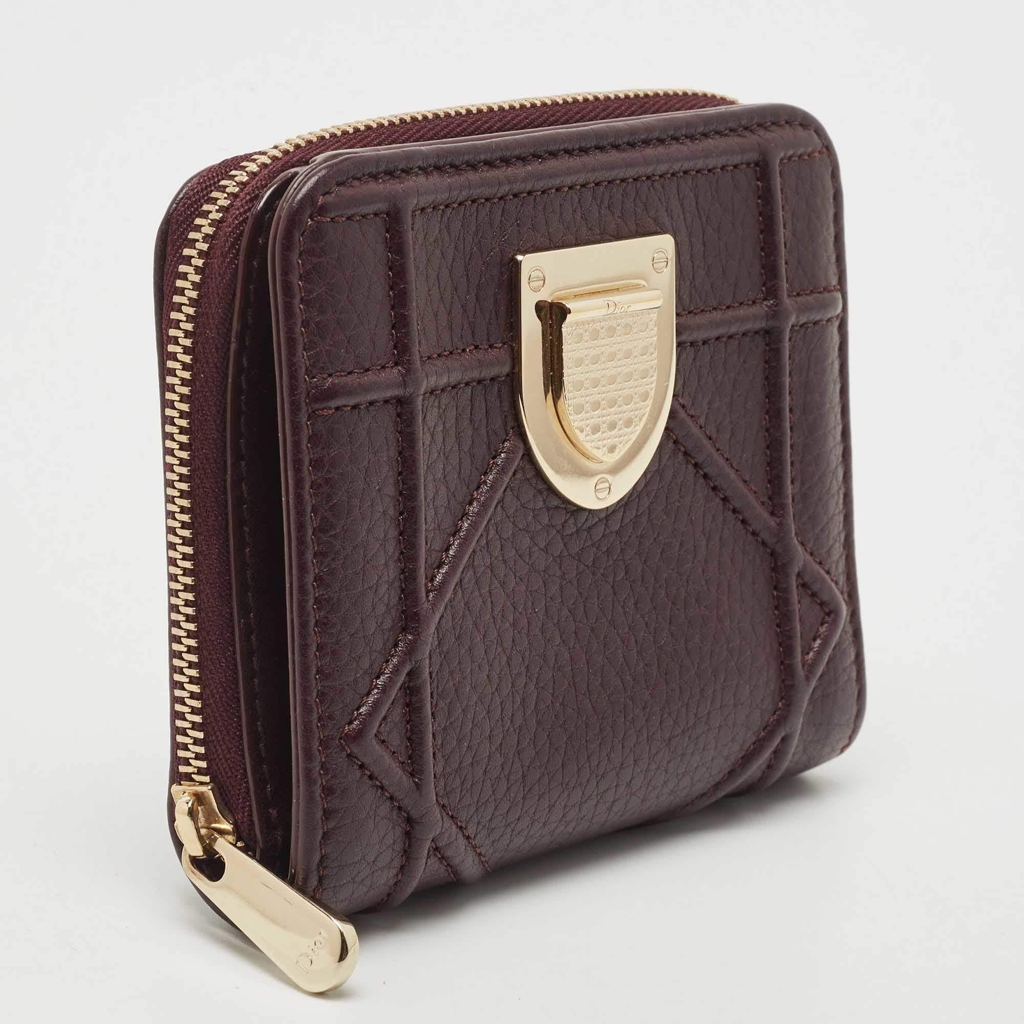 Noir Dior Burgundy Leather Diorama Zip Compact Wallet en vente
