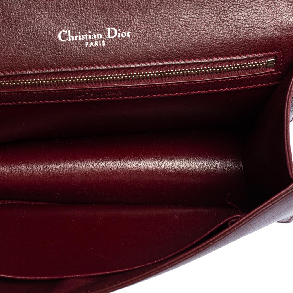 Dior Burgunderfarbene Medium Diorama Umhängetasche aus Leder mit Klappe 5