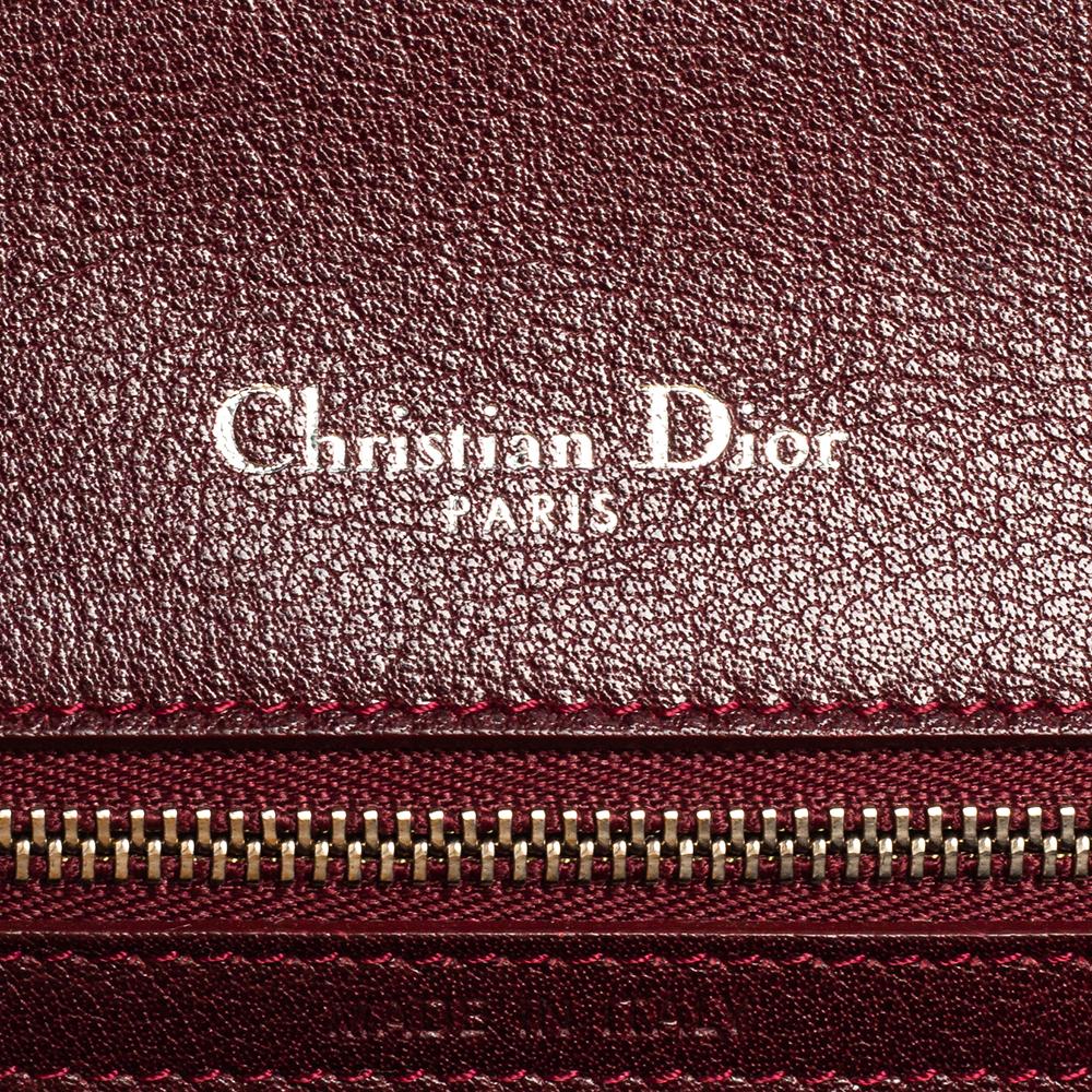 Dior Burgunderfarbene Medium Diorama Umhängetasche aus Leder mit Klappe 4