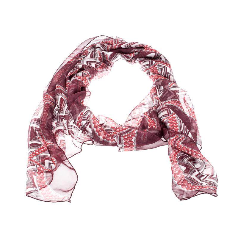 From the house of Dior comes this lovely accessory that will highlight any outfit you choose. Created from luxurious silk in Italy, this scarf carries a pretty burgundy hue with hemmed edges and the chevron pattern printed all over along with the