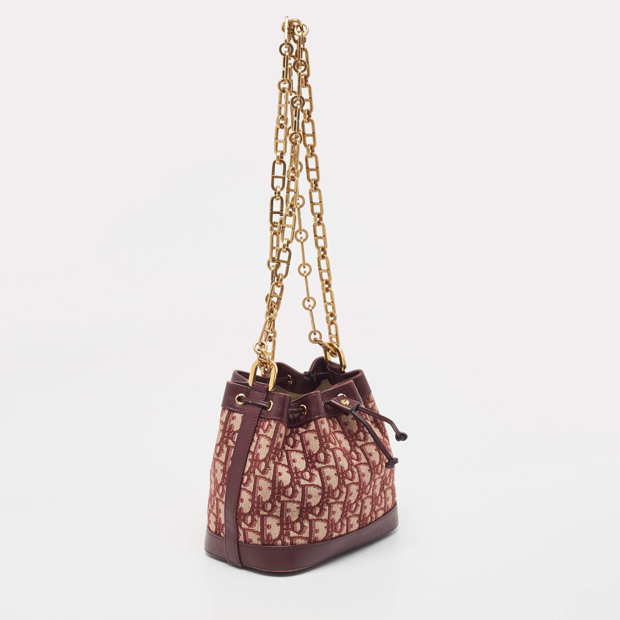 Dior Burgundy Oblique Canvas and Leather Drawstring Chain Bucket Bag In Good Condition In Dubai, Al Qouz 2