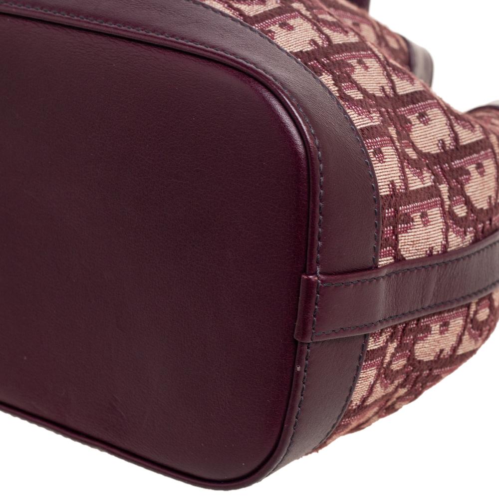 Dior Burgundy Oblique Canvas and Leather Drawstring Chain Bucket Bag In Good Condition In Dubai, Al Qouz 2