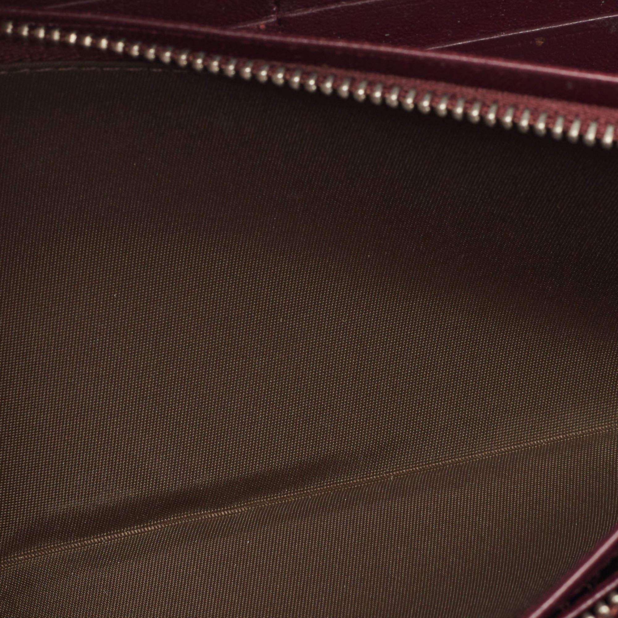 Dior Burgundy Oblique Embossed Patent Leather Continental Wallet In Good Condition In Dubai, Al Qouz 2