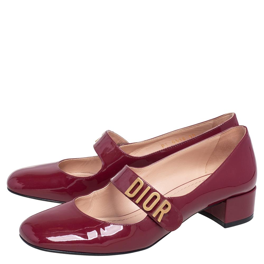 These Baby-D Mary Jane pumps by Dior exhibit a sweet style. Crafted from patent leather, they are styled with square cap-toes, mary-jane straps with the brand lettering in gold-tone, 3.5 cm heels, and durable leather soles.

