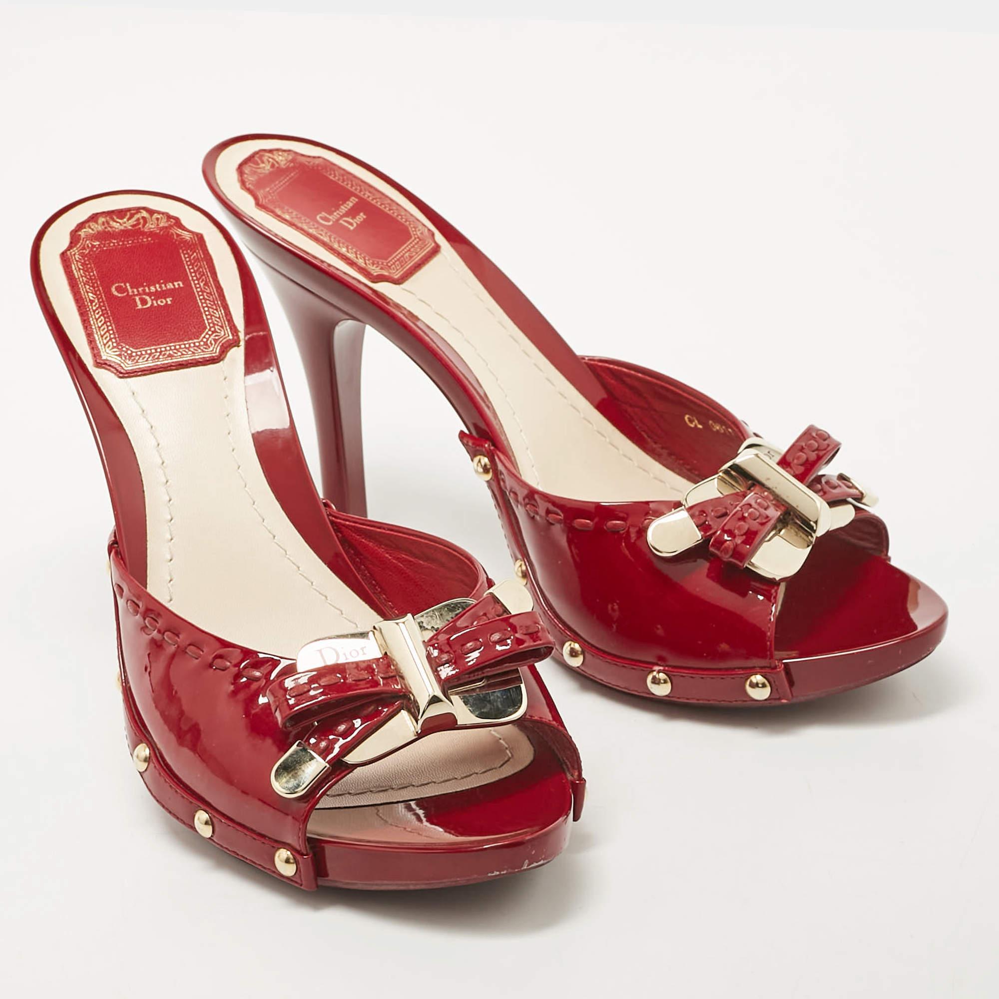 Dior Burgundy Patent Leather Buckle Open Toe Mules Sandals Size 37 In Good Condition In Dubai, Al Qouz 2