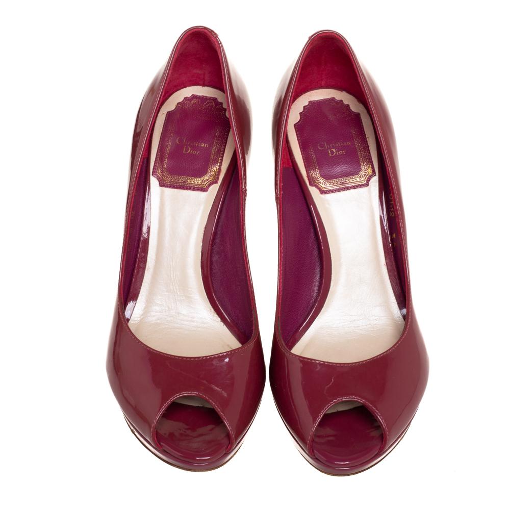 Add a subtle touch of timelessness to your look by donning these patent leather pumps. This pair of Dior pumps are designed with peep toes, high heels, and sleek cuts for a feminine finish. Be at par with the latest trends in the world of fashion