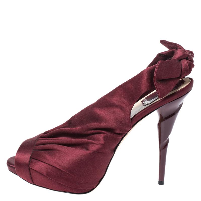 These beautiful satin sandals are a perfect option while choosing footwear for any occasion. These stylish sandals come with peep-toes, 12.5 cm heels and slingbacks. Flaunt these fabulous burgundy sandals from Dior and step out in style.


Includes: