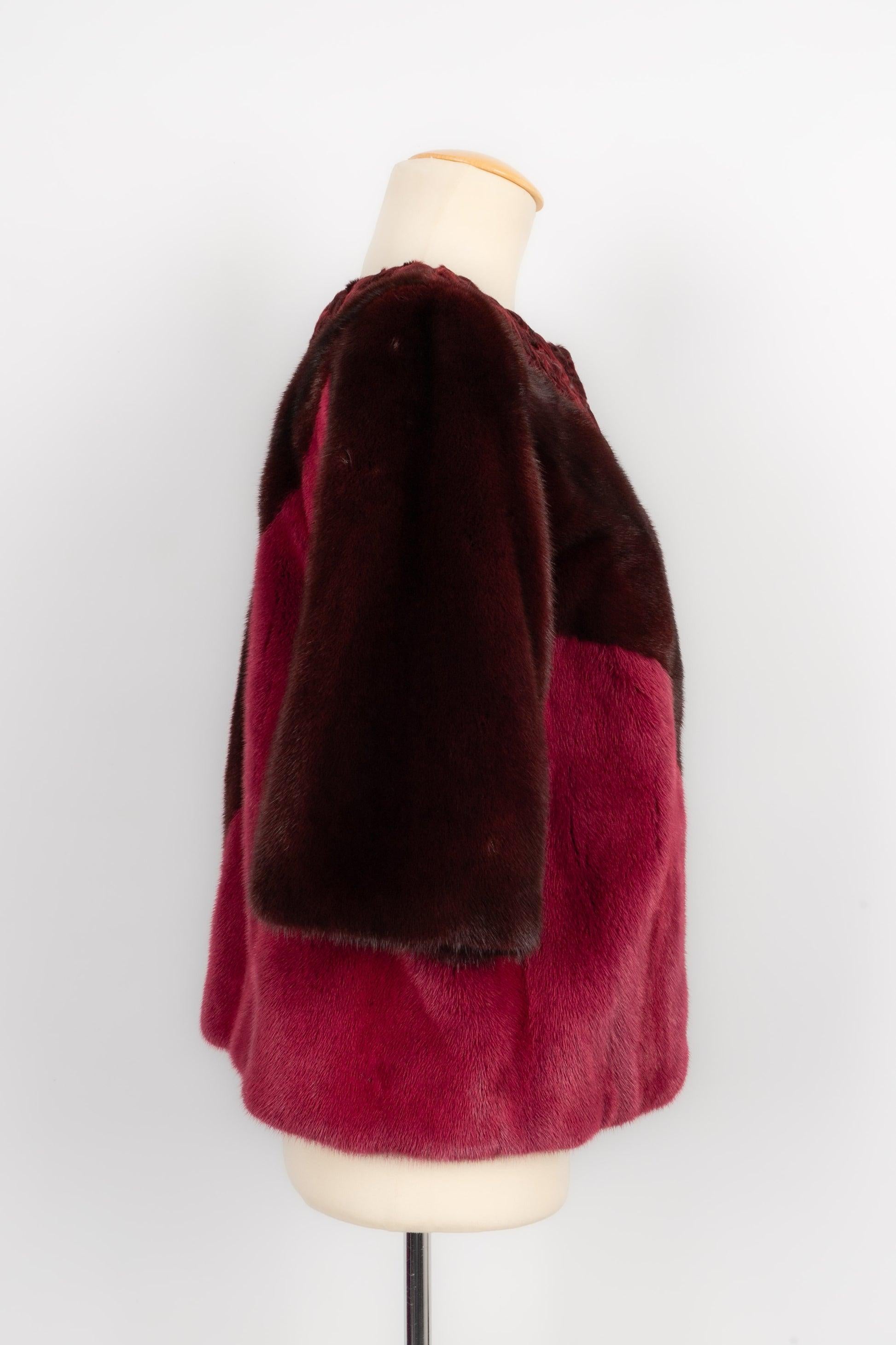 Dior - (Made in France) Burgundy-red and pink jacket in mink and lamb fur. Black silk lining. Size 38FR. Fall-Winter 2005 Collection.

Additional information:
Condition: Very good condition
Dimensions: Shoulder width: 41 cm - Sleeve length: 38 cm -