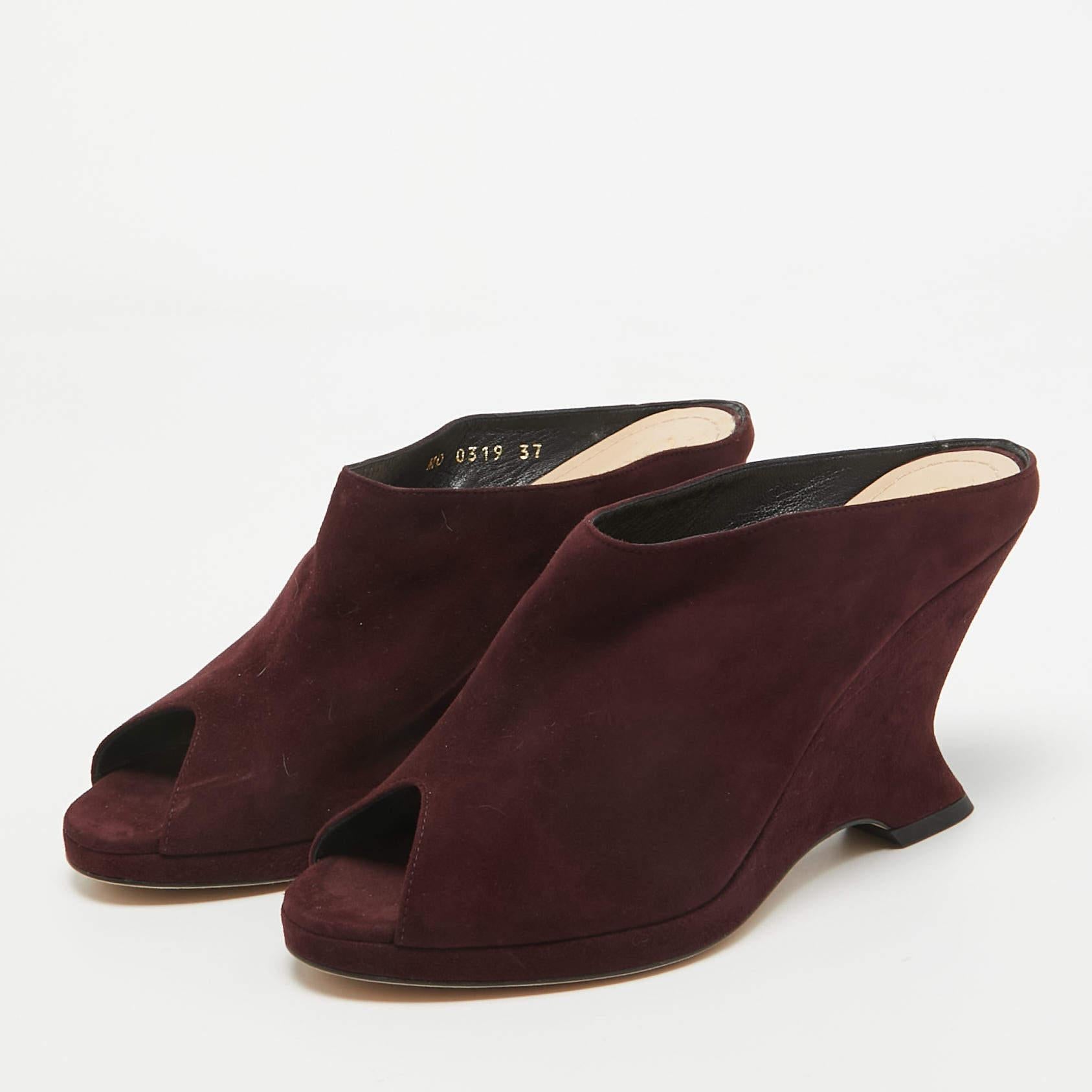 Elevate your look without compromising on comfort when you slip into these mules. Made from the finest material the mules are perfect for any occasion and will leave you feeling confident each time you slip them on.