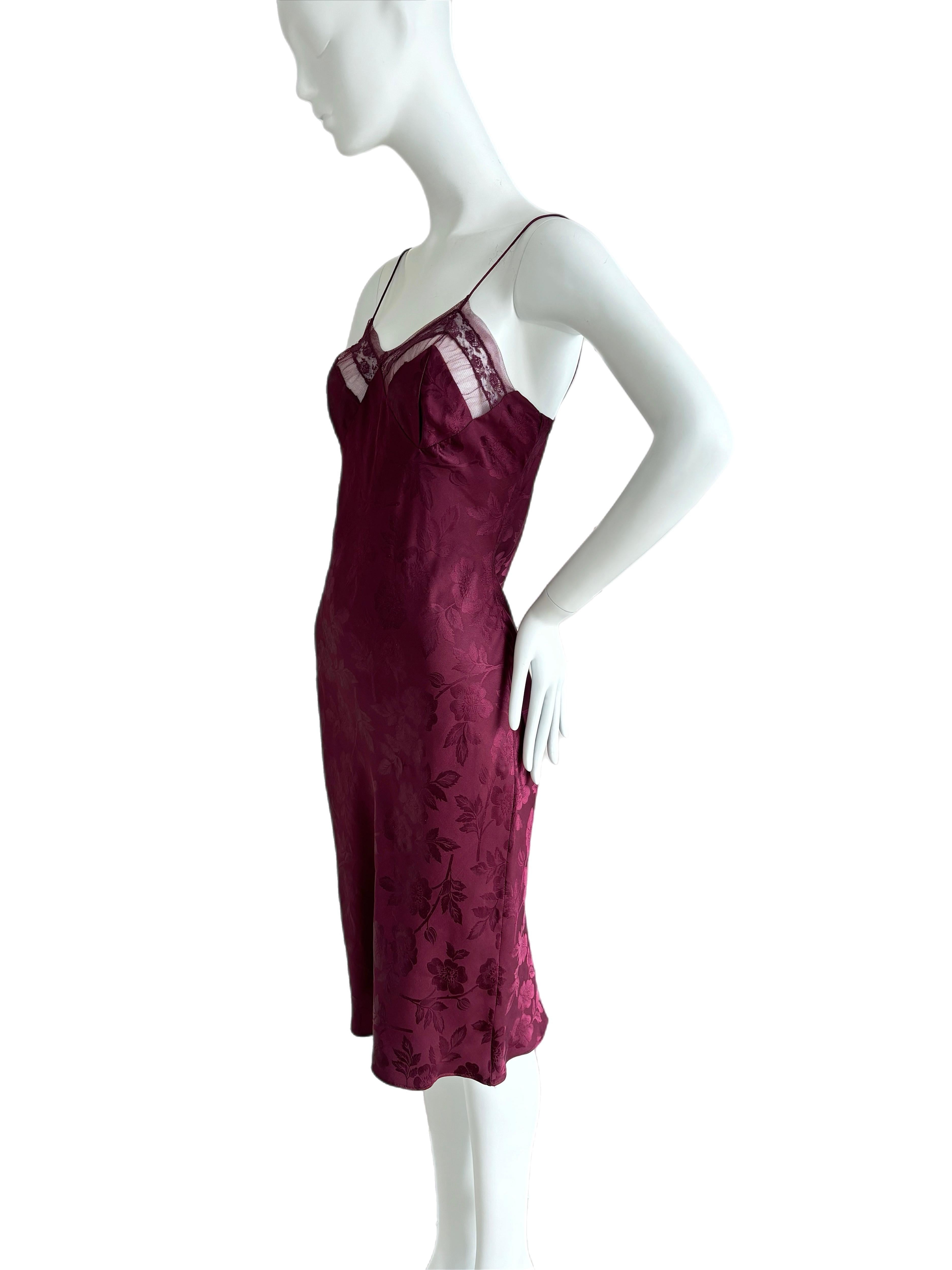 John Galliano for Christian Dior
I believe this dress was shortened and a snood created from it
AW05
Vintage
100% Silk
Merlot Wine color
Size IT44 , F40 .. fits TTS
Excellent condition, no flaws

Dress measurements in inches laying flat: length 44,