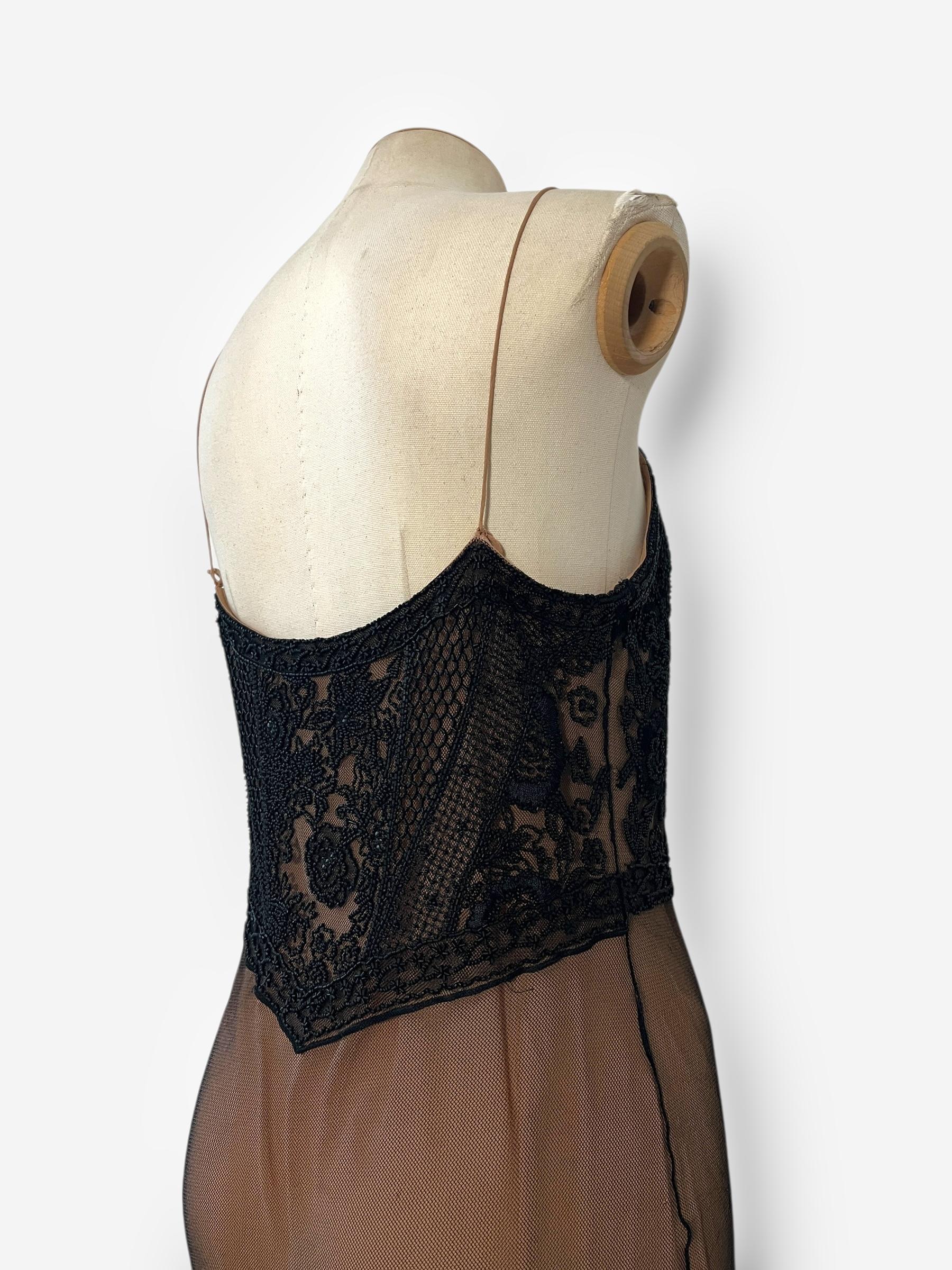 Robe en dentelle perlée Dior by John Galliano 2006 en vente 11