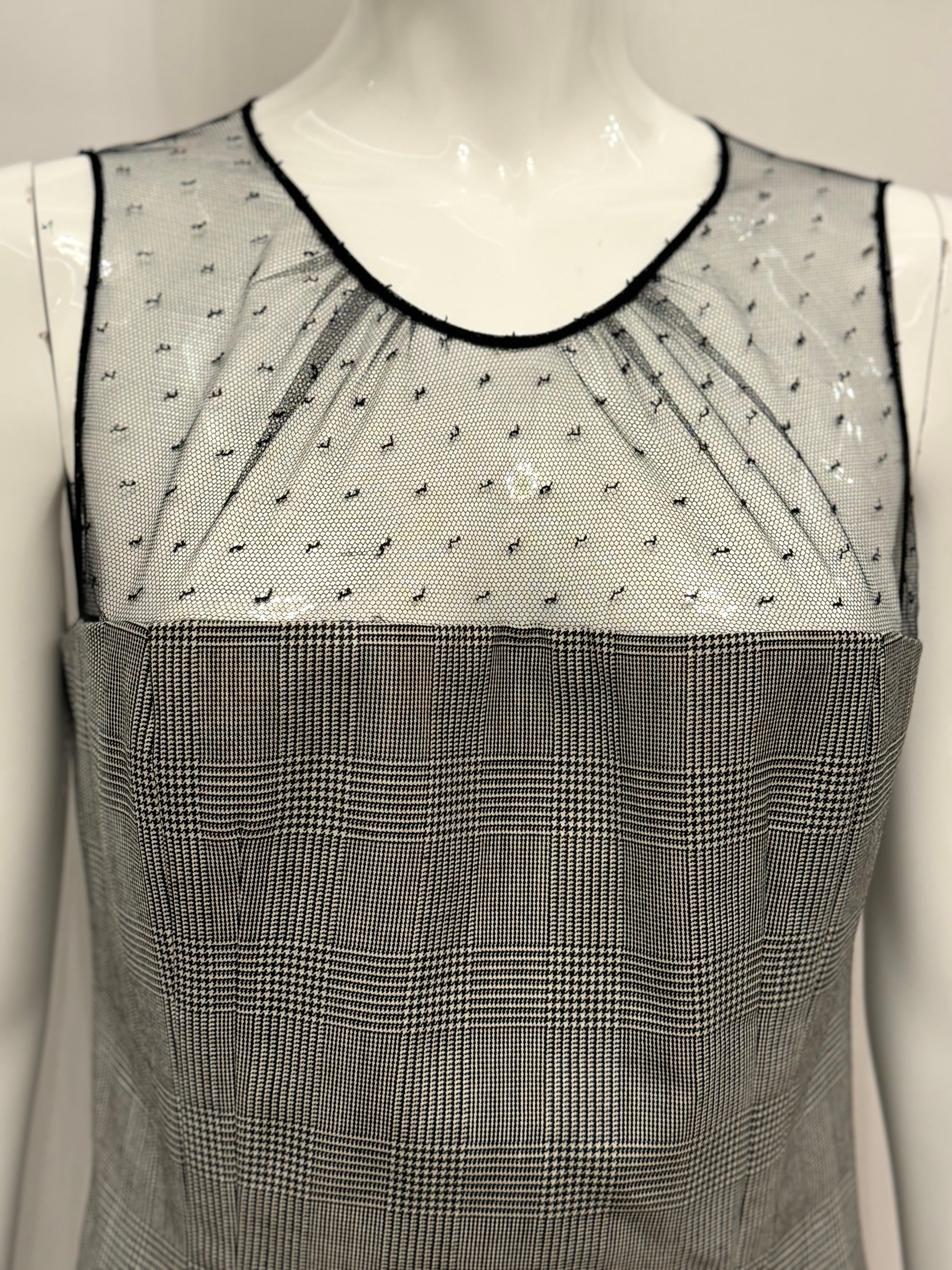 Dior F/W 2002 von John Galliano Prince of Wales Druck und schwarzes Spitzenkleid wie ein Trompe l'œil, Größe 40 FR, ausgezeichneter Zustand 