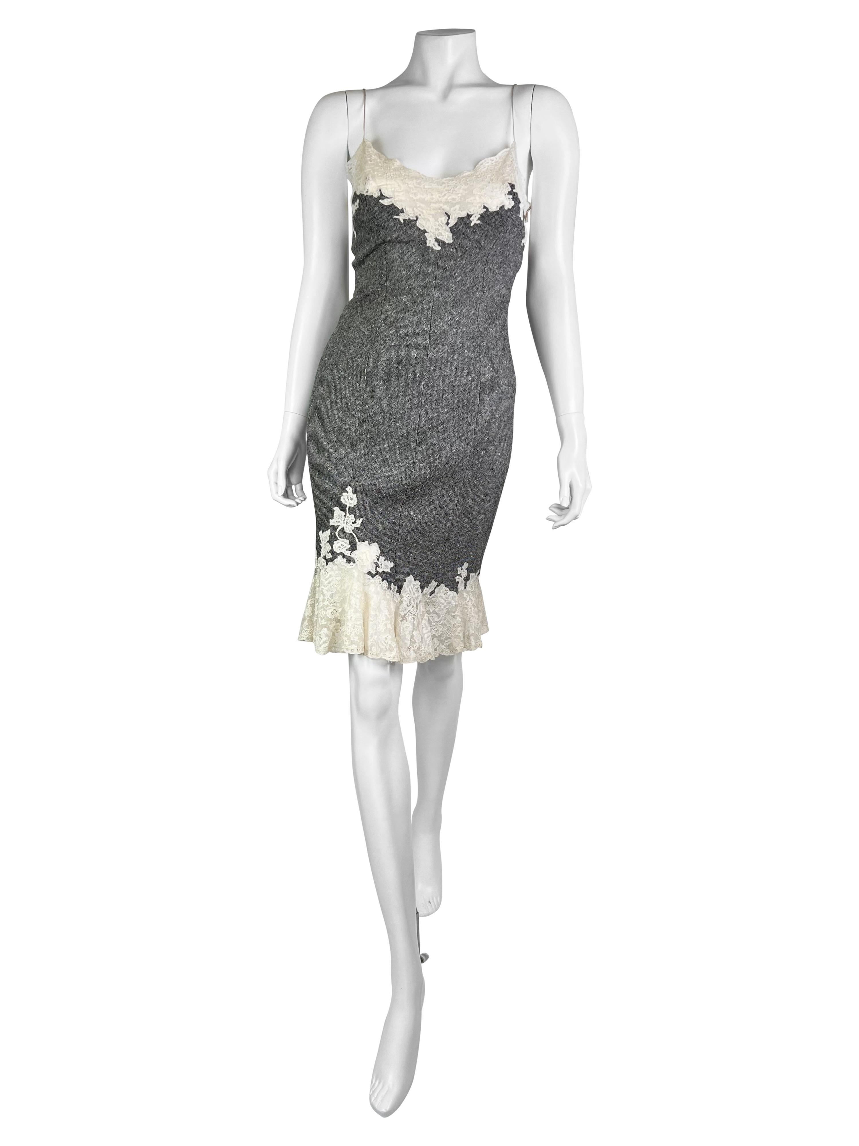 Dior by John Galliano Otoño 1998 RTW Vestido de tweed con adornos de encaje en Excelente estado para la venta en Prague, CZ