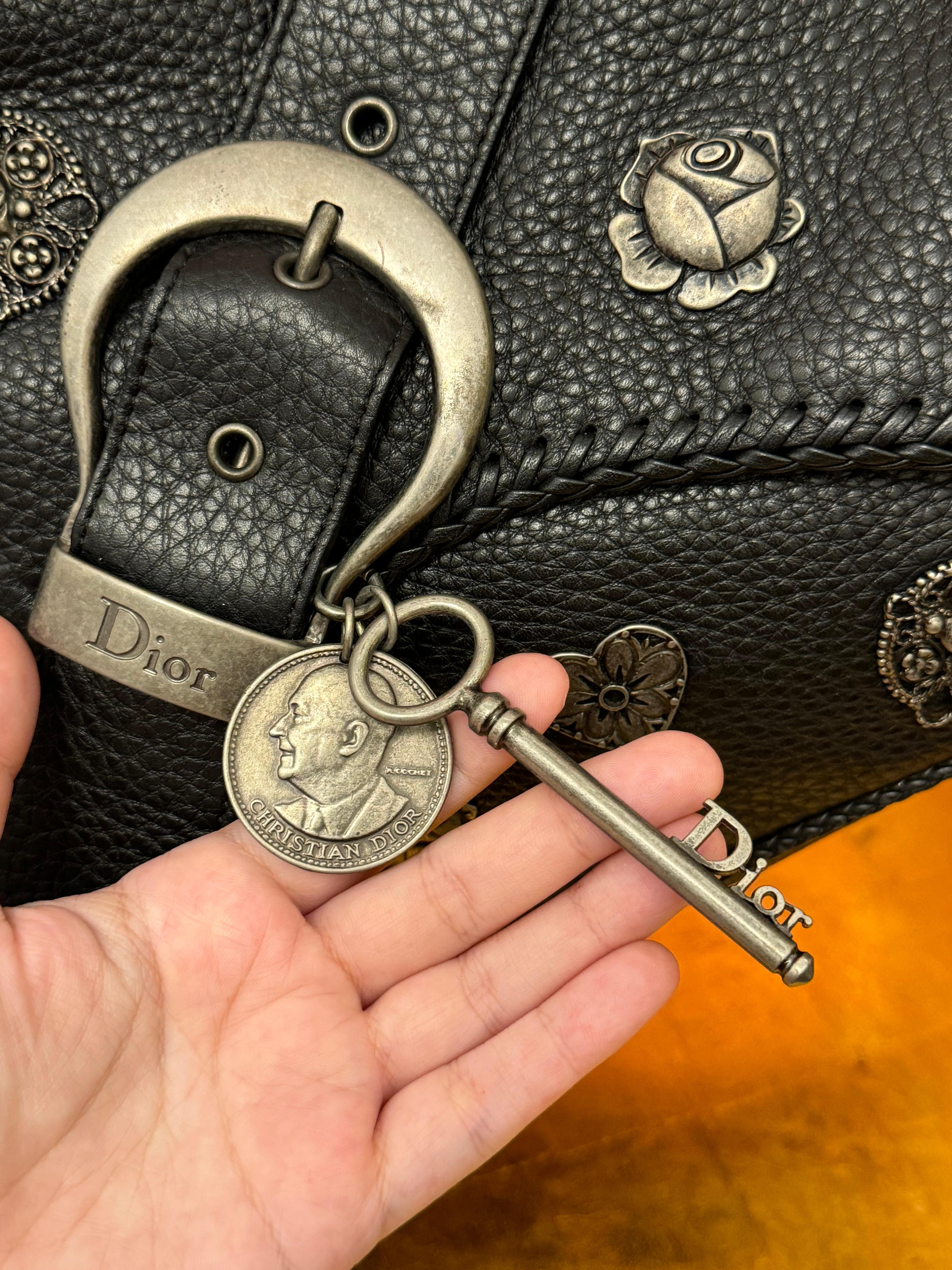Dior by John Galliano LIMITED EDITION Kollektion 2006 Gaucho Tasche im Zustand „Hervorragend“ im Angebot in PARIS, FR