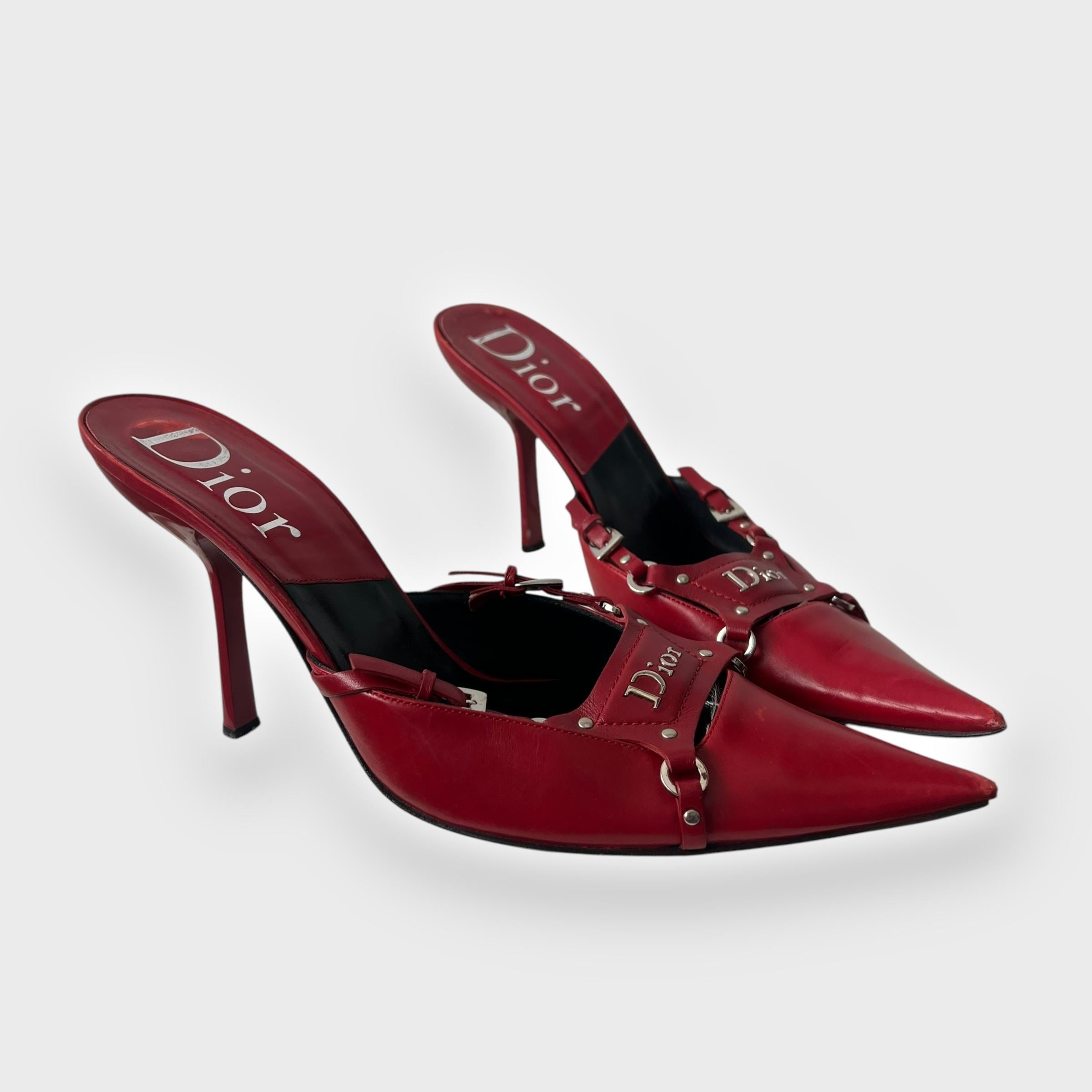 Dior by John Galliano Rote Bondage Heels aus Leder, Herbst/Winter 2003 im Zustand „Gut“ im Angebot in CAPELLE AAN DEN IJSSEL, ZH