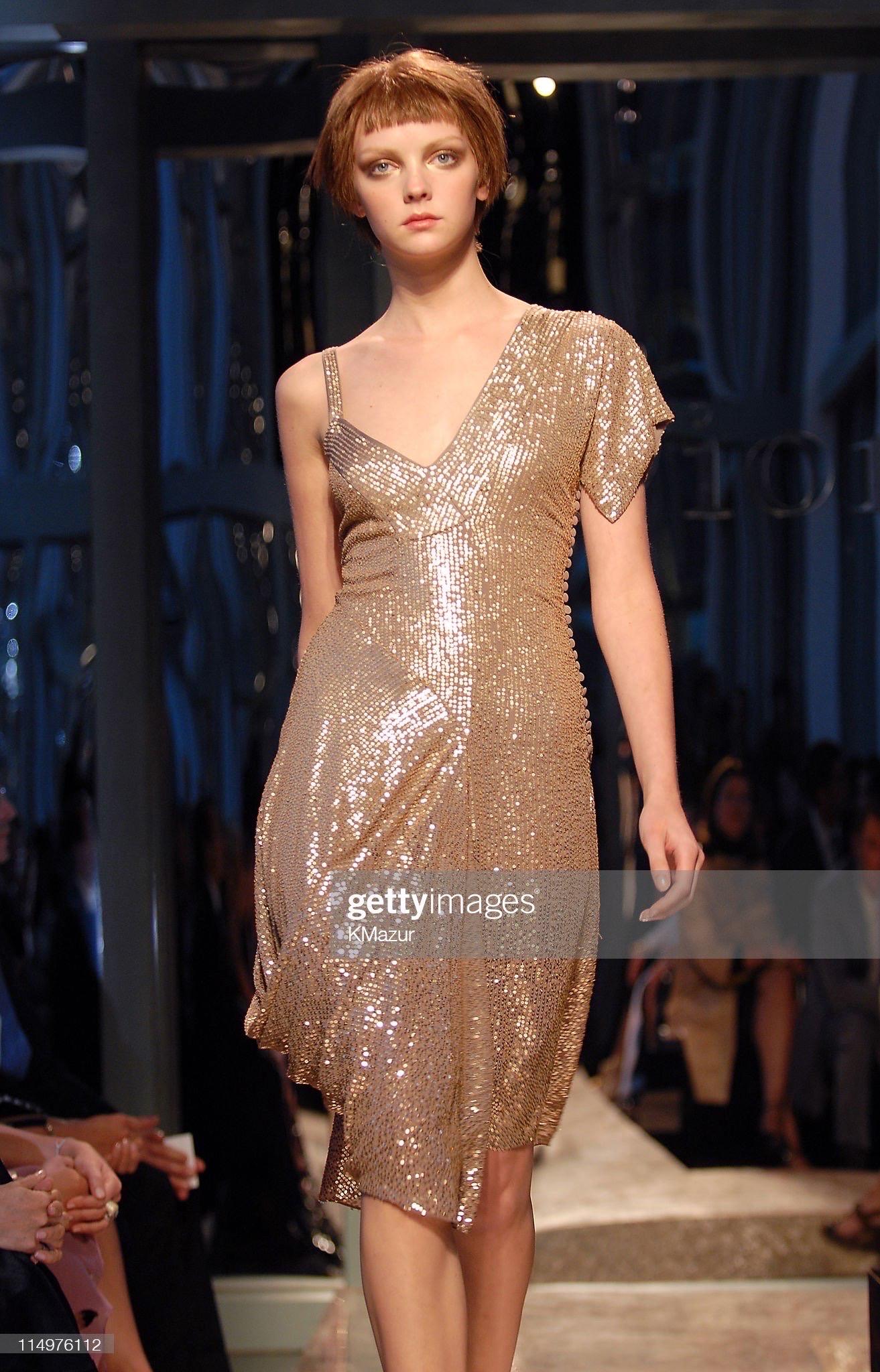 Dior by John Galliano Resort 2007 - Robe à paillettes Pour femmes en vente