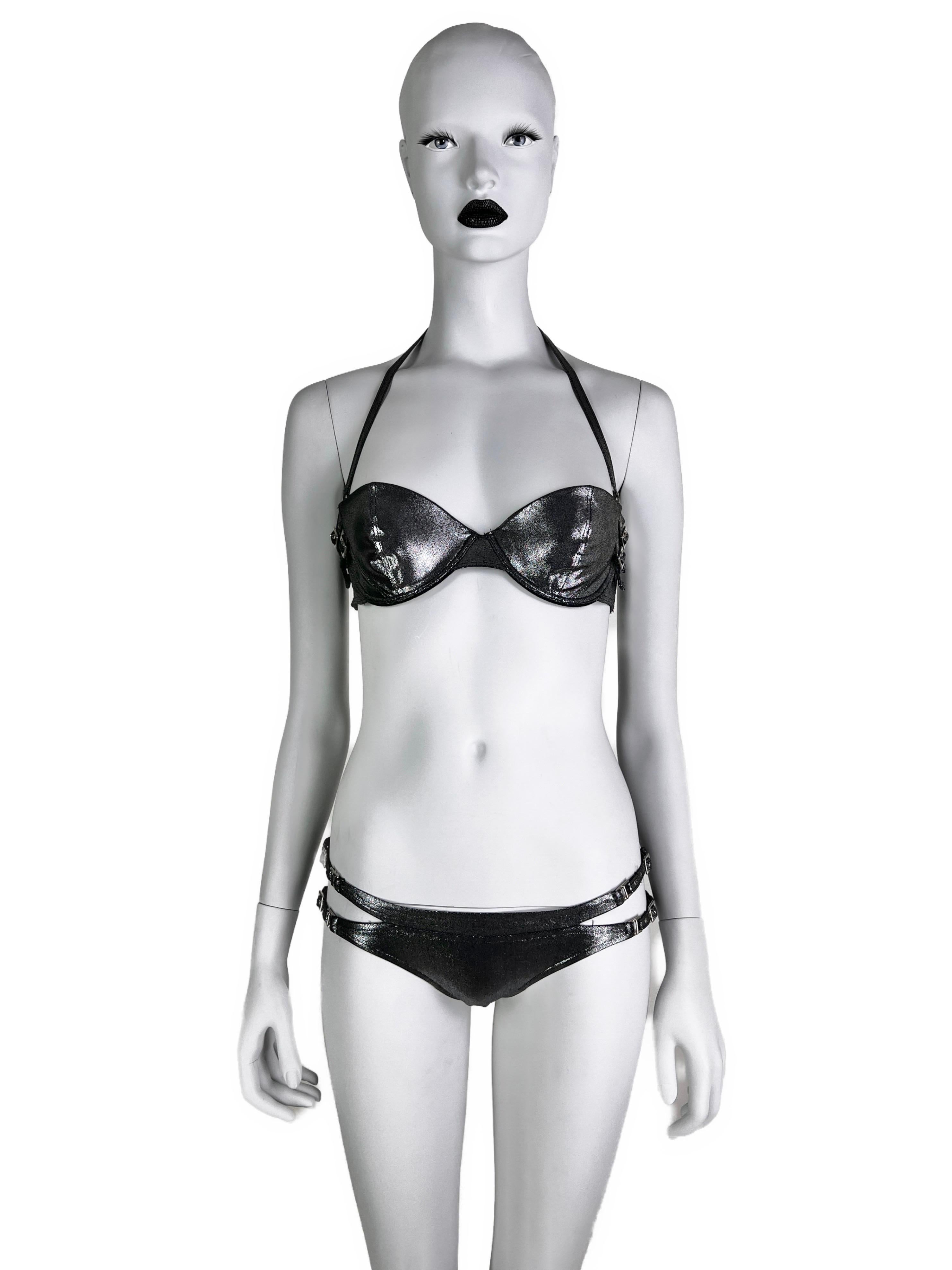 Dior by John GallianoSpring 2004 Metallic Wet Look Bikini mit Ausschnitt im Metallic-Look im Zustand „Gut“ im Angebot in Prague, CZ