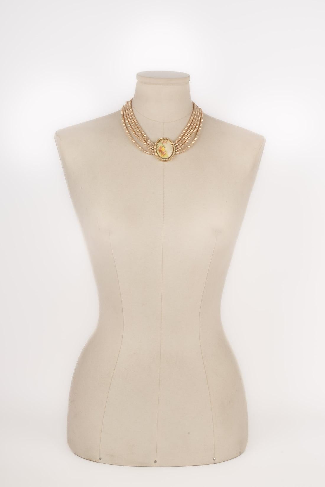 Dior Cameo Short Costume Pearl Necklace, 2000s In Excellent Condition For Sale In SAINT-OUEN-SUR-SEINE, FR