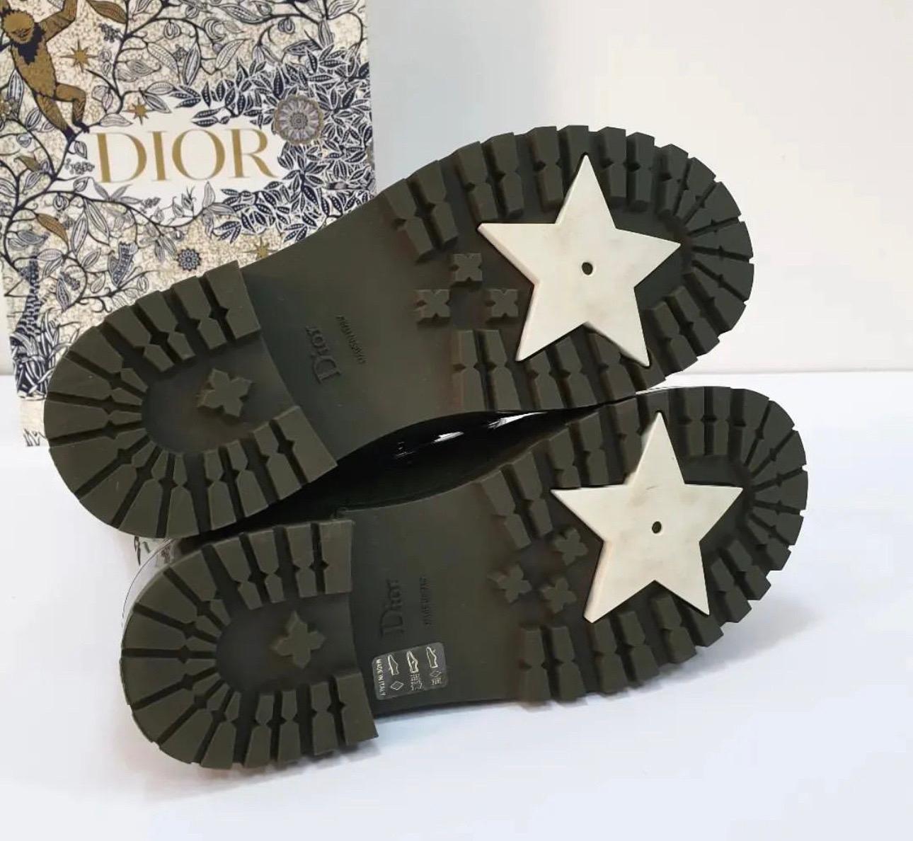  Dior Camp Rain Stiefel aus grünem Gummi  im Angebot 1