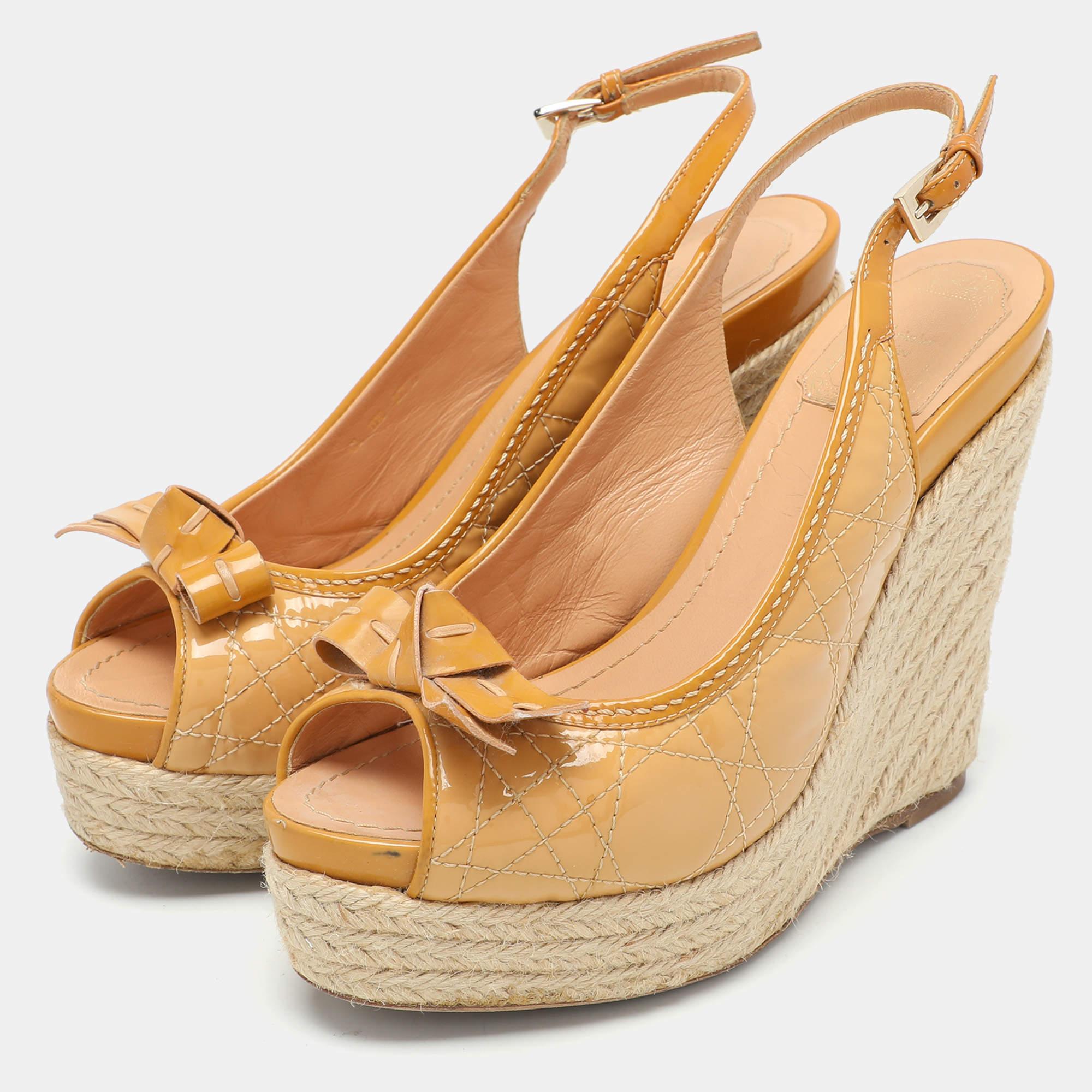 Simple elegant and comfortable these Dior sandals will make a fine addition to your shoe collection. Theyve been designed with little bows slingbacks and wedge heels.