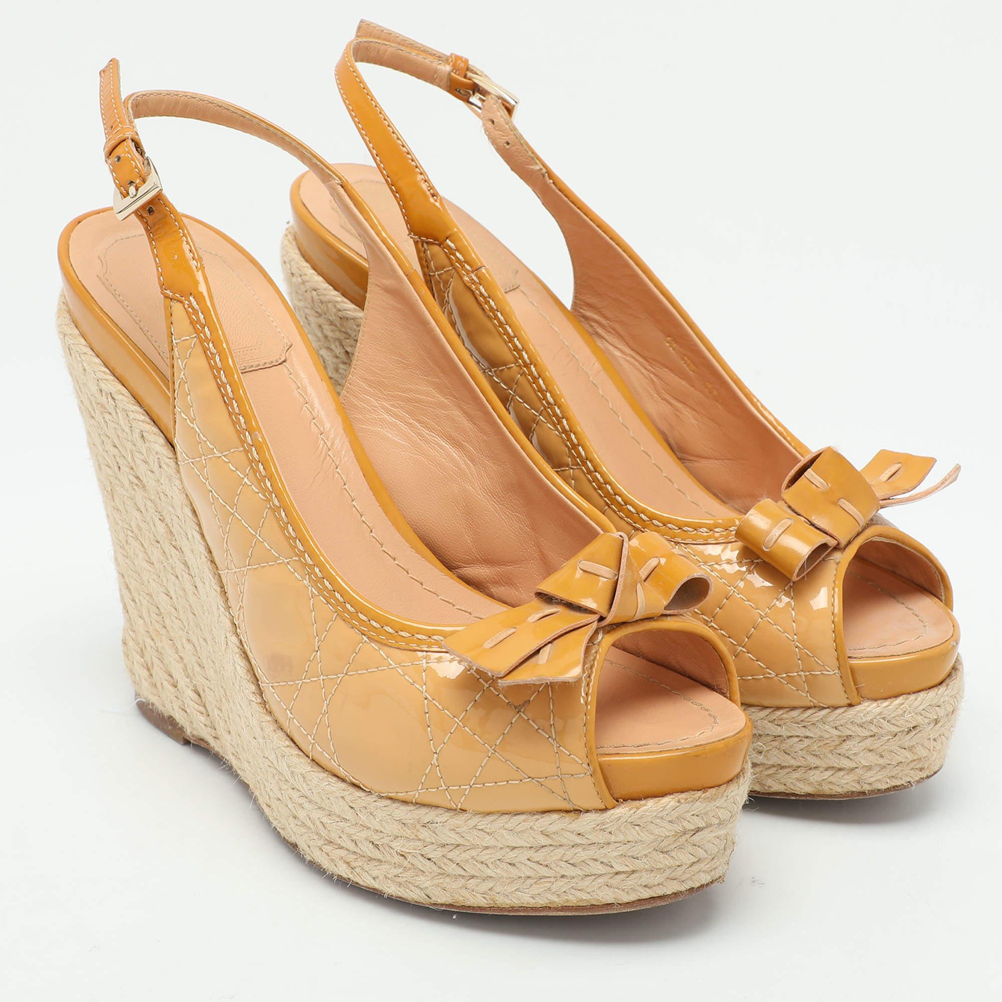 Dior Cannage Patent Leather Bow Wedge Espadrille Platform Sandals Size 37.5 In Good Condition In Dubai, Al Qouz 2