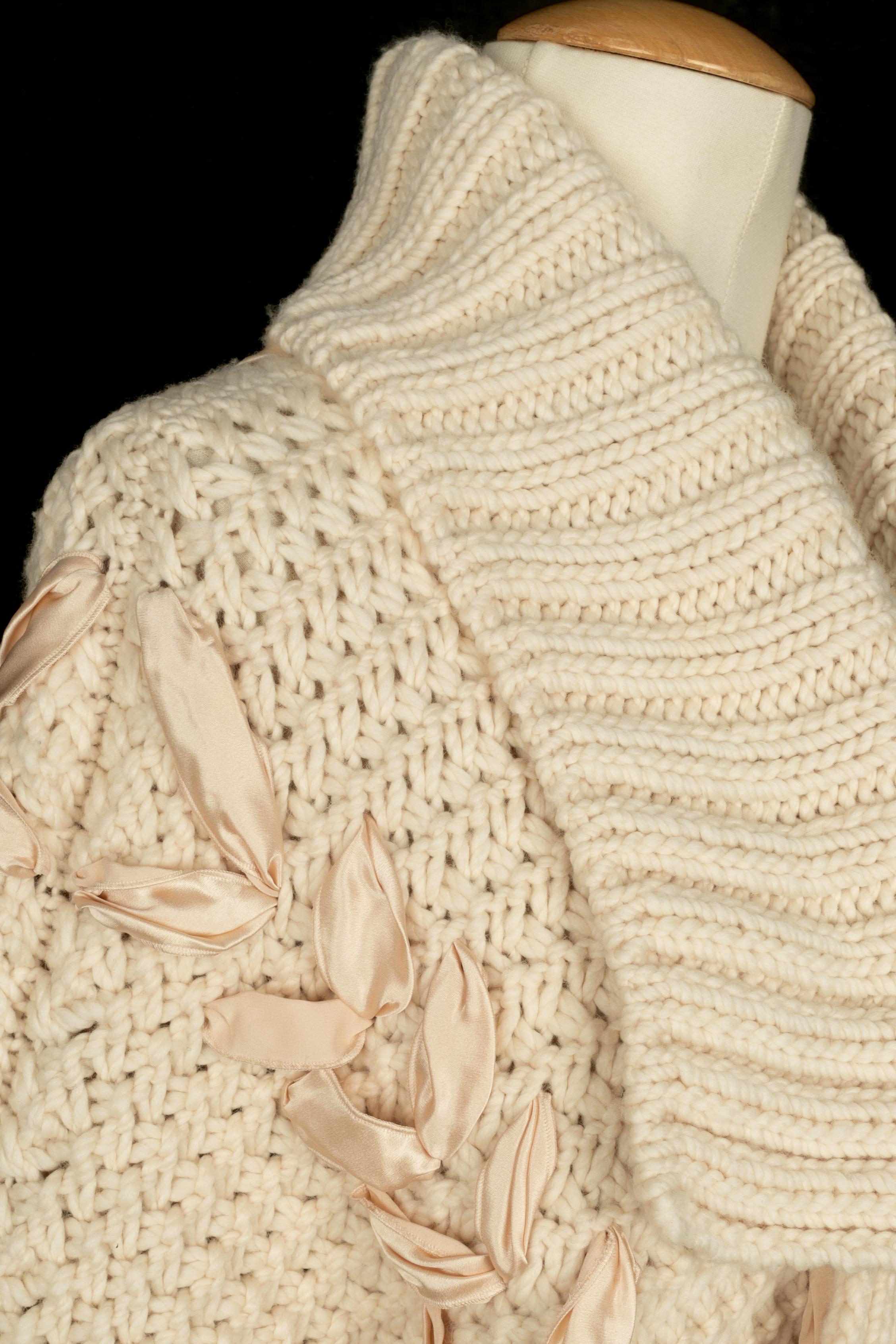 Beige Cardigan Dior automne 2010 en vente