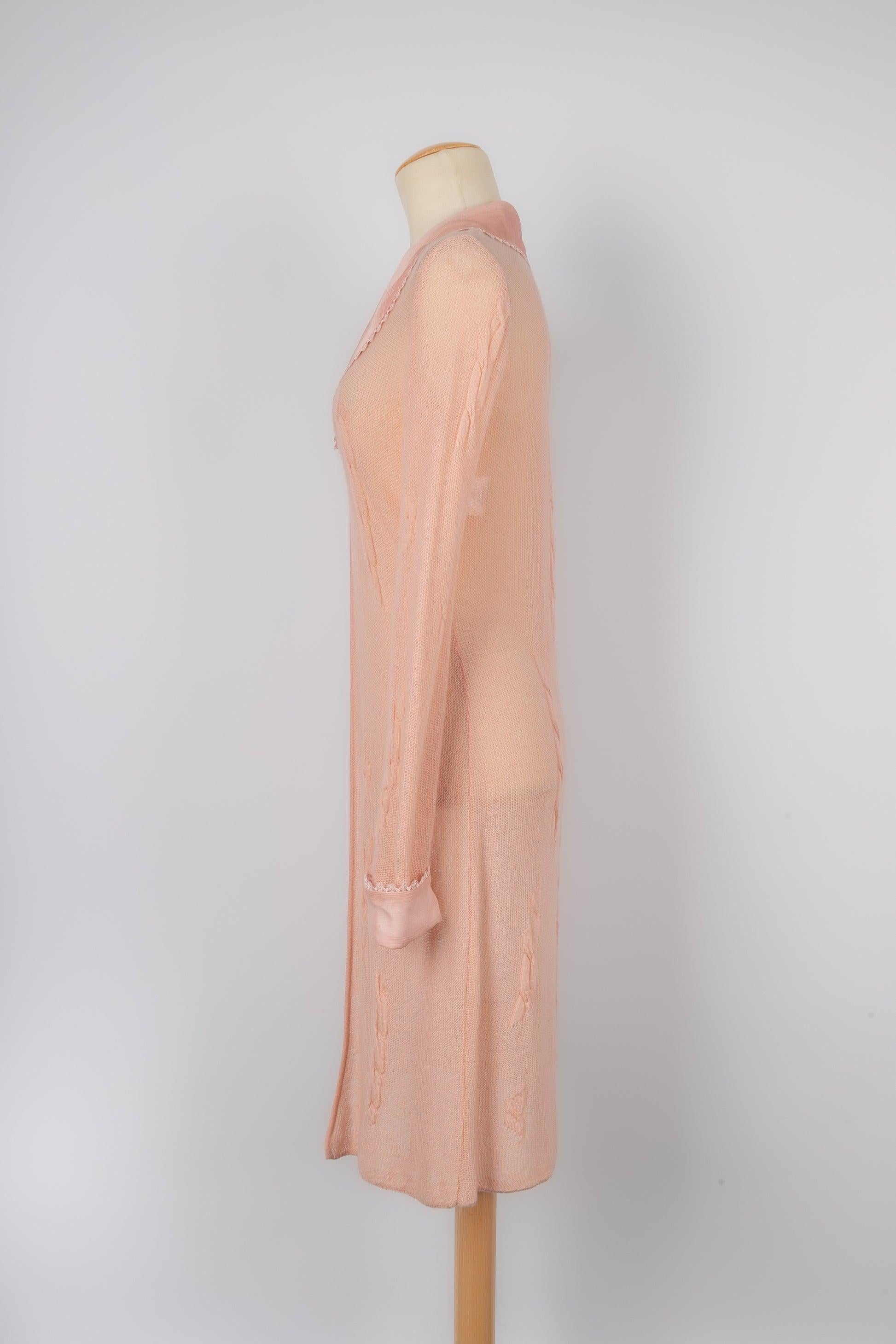 Dior - (Made in Italy) Pink silk and cashmere long cardigan. Size and composition label missing, it fits a 36FR.

Additional information:
Condition: Very good condition
Dimensions: Shoulder width: 36 cm - Sleeve length: 63 cm - Length: 105