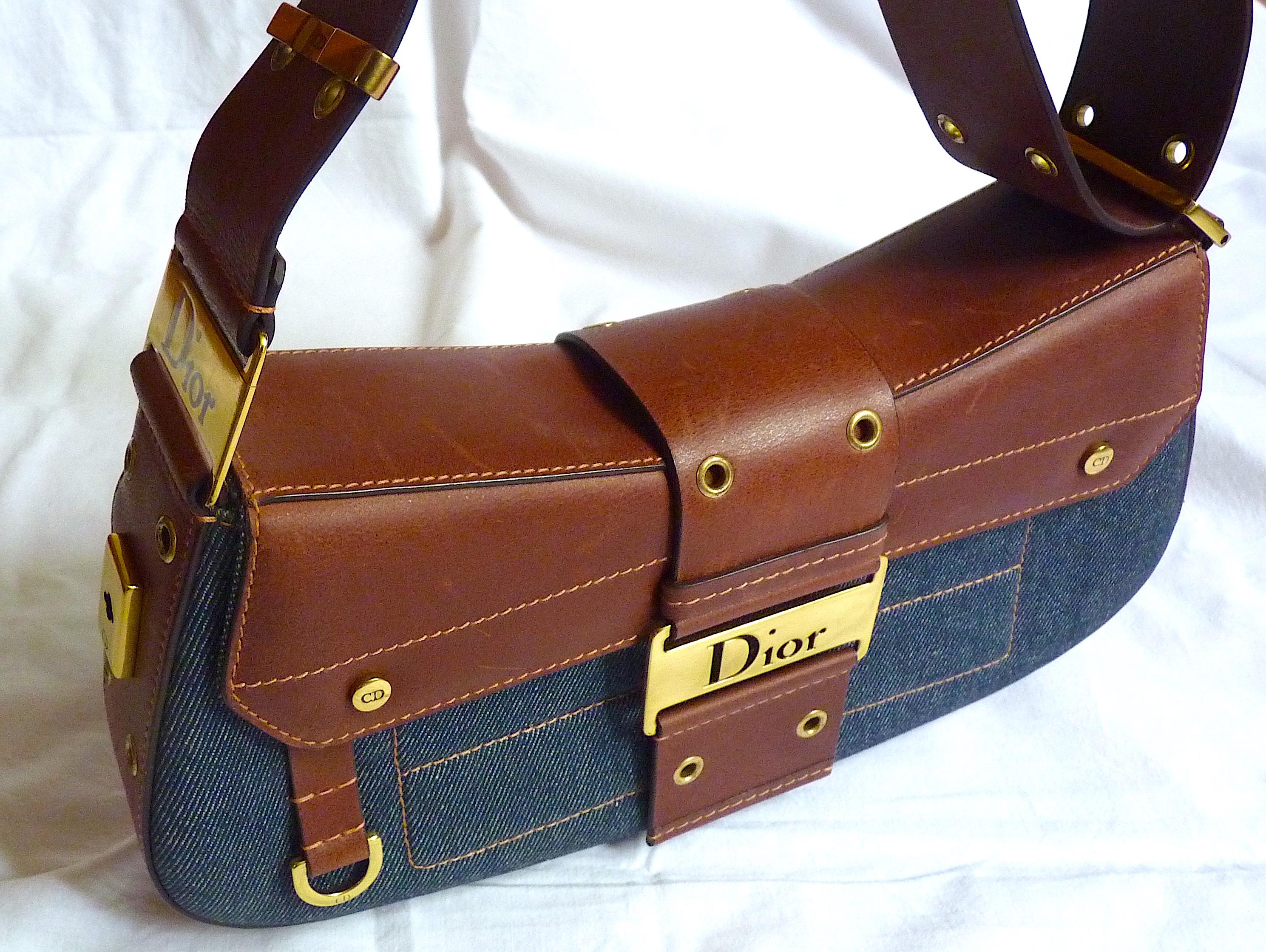 Sac Columbus vintage Christian Dior en cuir bleu de 2002 Bon état à CHAMPEAUX-SUR-SARTHE, FR