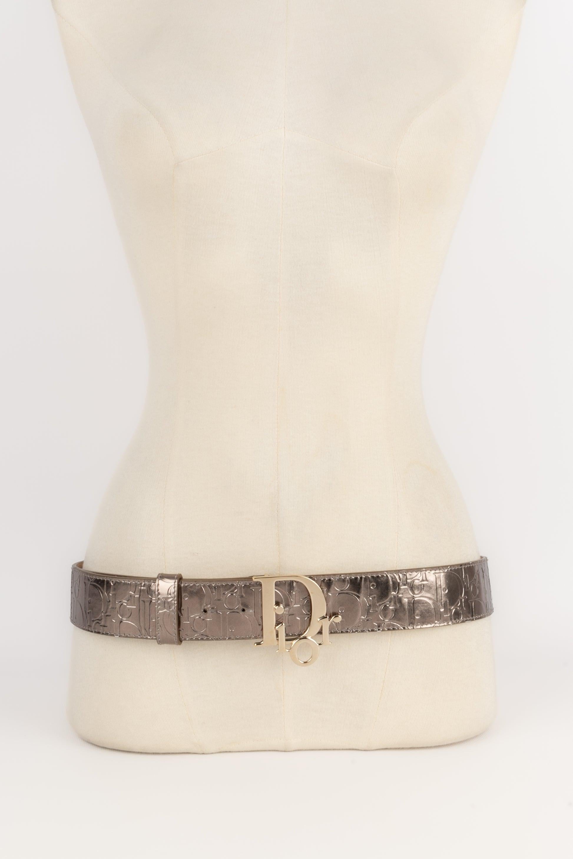Dior - (Made in Italy) Copper-colored leather belt.

Additional information:
Condition: Very good condition
Dimensions: Size 90

Seller Reference: ACC235