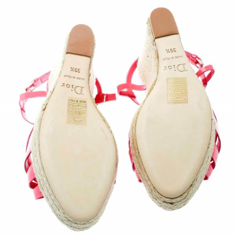 Dior Coral Pink Patent Leather Espadrille Wedge T-Strap Sandals Size 39.5 In New Condition In Dubai, Al Qouz 2