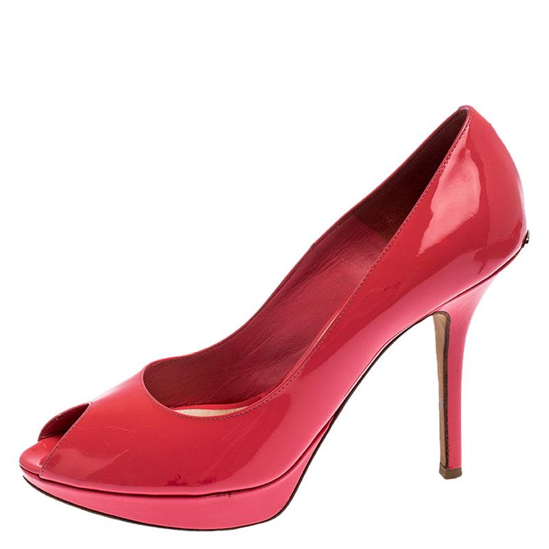 Turn heads as you walk around in this pair of Miss Dior pumps by Dior. Crafted from pink patent leather, the pair features platforms, feminine peep-toes and 11 cm heels. Finished with the brand name on the counters, these beauties are an instant
