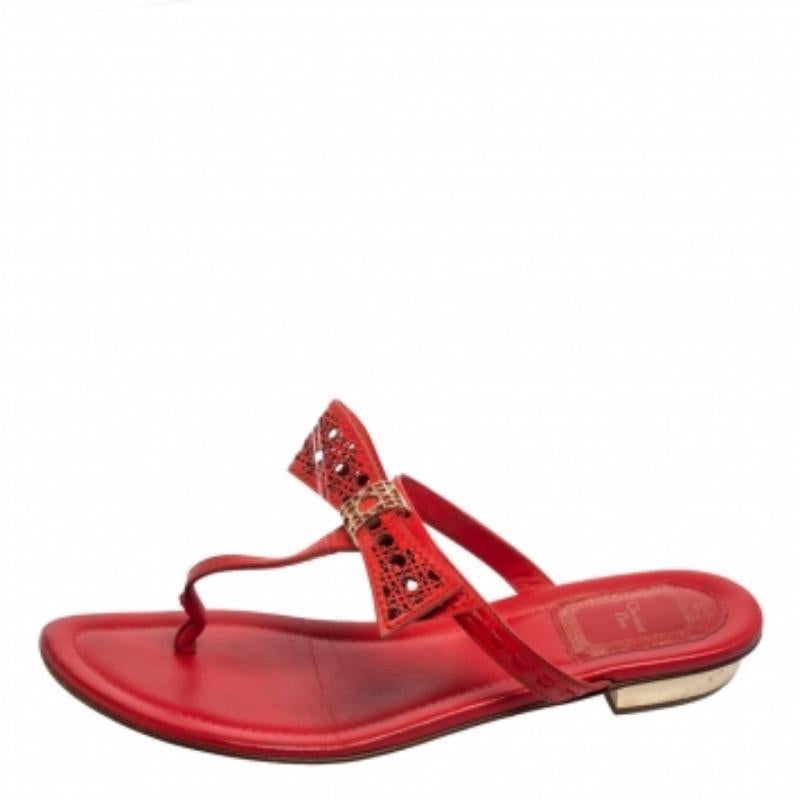 Dior - Chaussures longues à nœud cannage en cuir rouge corail, taille 37 en vente 1