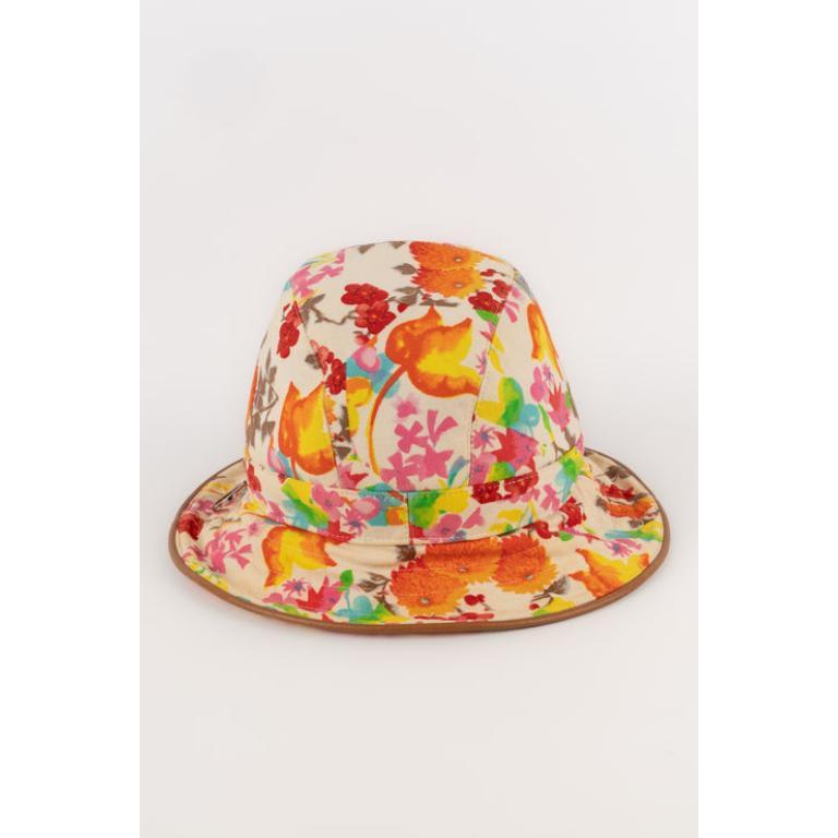 Dior Cotton Flower Hat In Excellent Condition For Sale In SAINT-OUEN-SUR-SEINE, FR