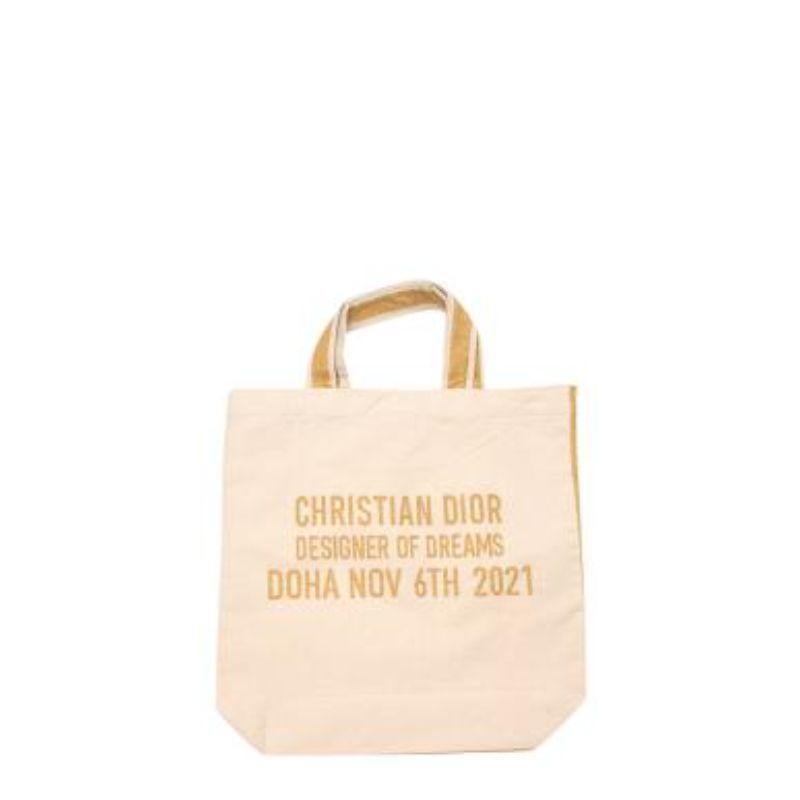 Sac cabas Dior Doha VIP en toile crème et or Designer of Dreams

- Motif jacquard or sur toute la surface 
- Christian Dior