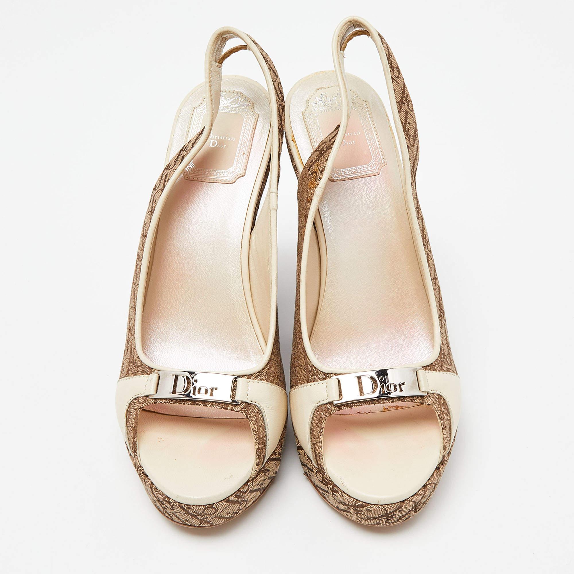 Dior Cream/Brown Oblique Canvas and Leather Wedge Sandals Size 37.5 In Good Condition In Dubai, Al Qouz 2