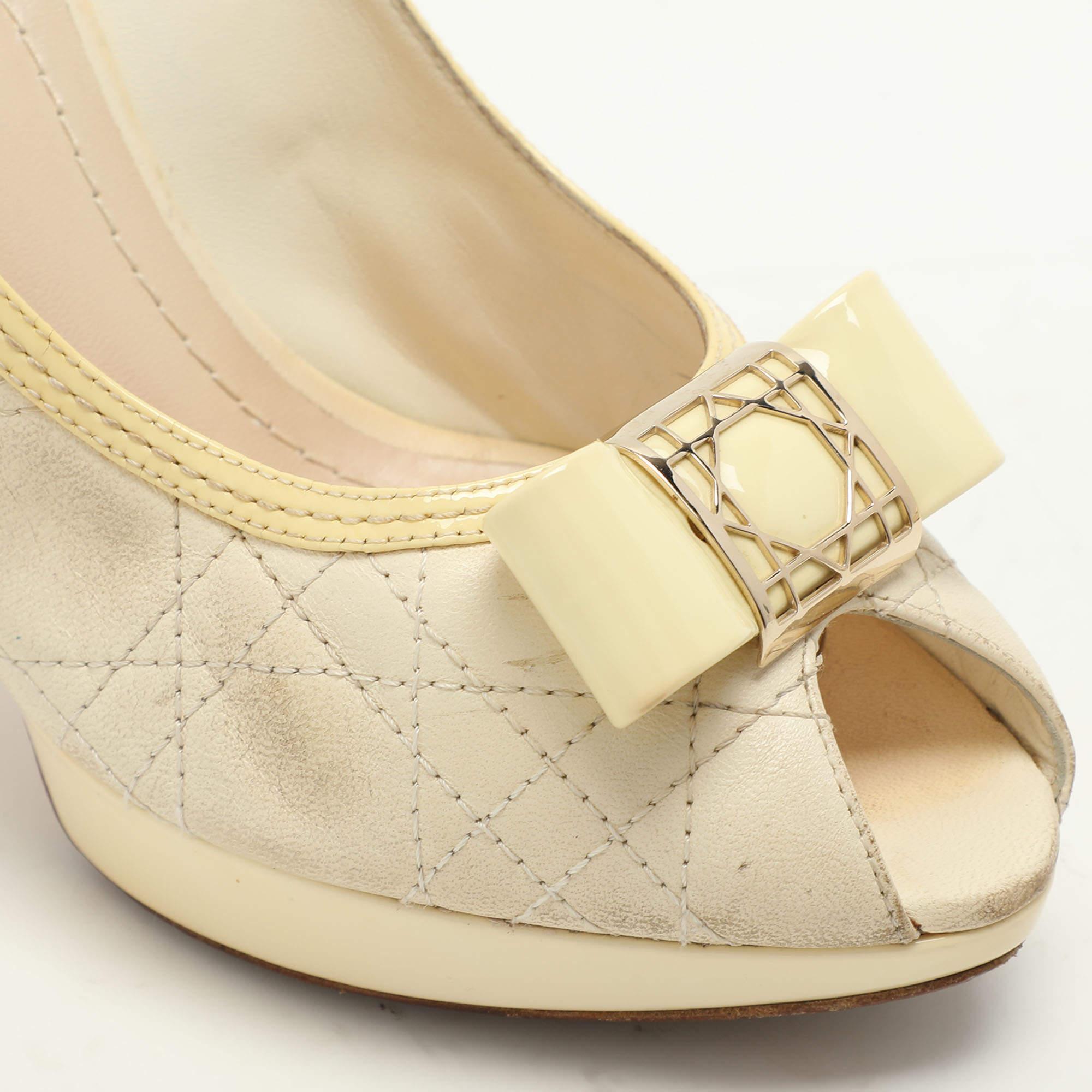 Dior Creme Cannage Lack und Leder Schleife Peep Toe Pumps Größe 39,5 im Angebot 2