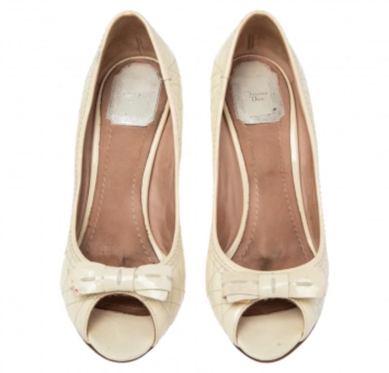 Dior Cream Cannage Patent Leather Bow Peep Toe Pumps Size 40 In Fair Condition In Dubai, Al Qouz 2